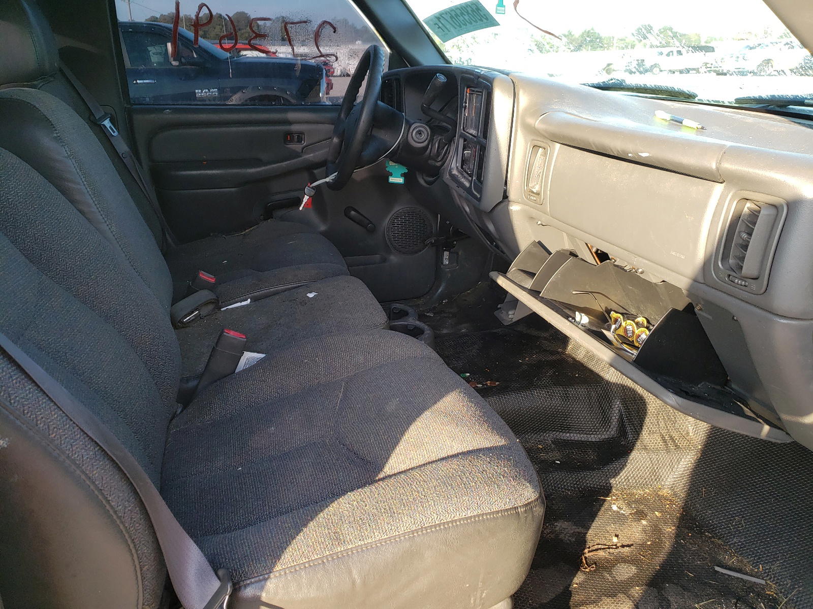 Photo 5 from auction – 2005 GMC NEW SIERRA with VIN 1GTEC19VX5Z231587