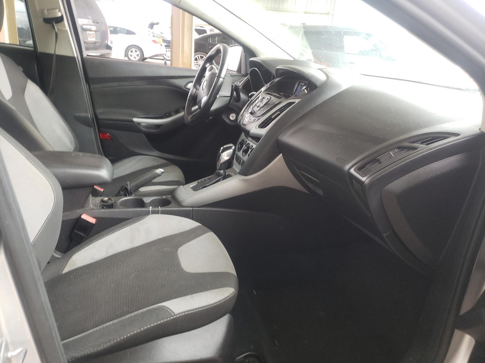 Photo 5 from auction – 2012 FORD FOCUS SE with VIN 1FAHP3K25CL352739