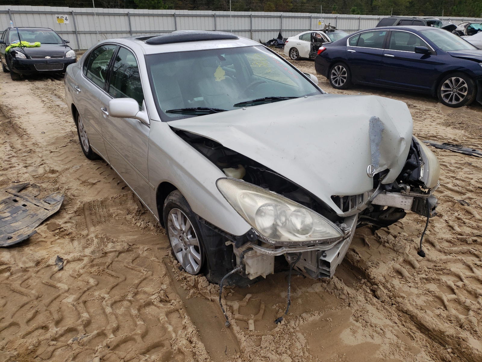LEXUS ES 330 2004 with VIN JTHBA30G140003109 - Photo from auction