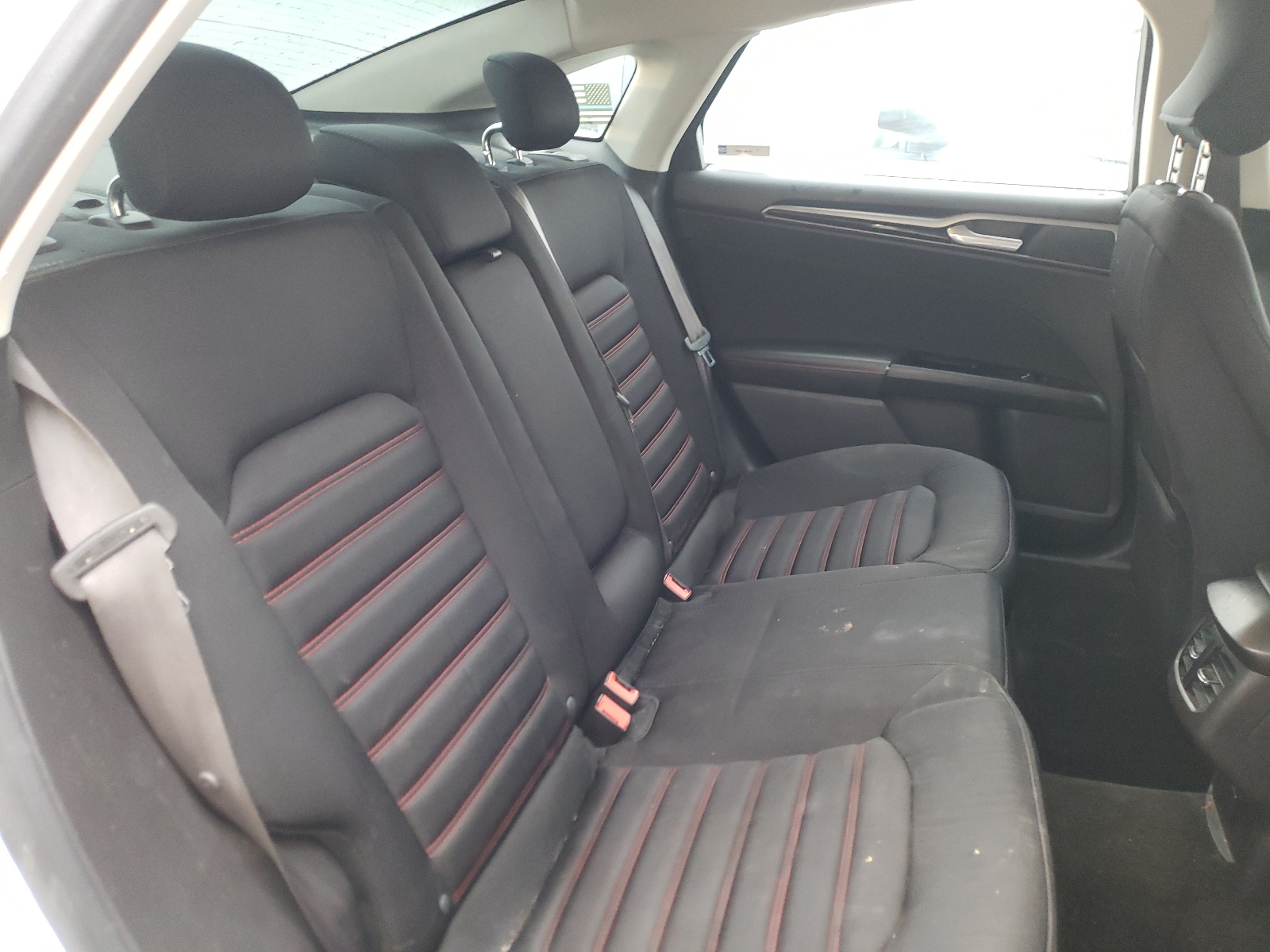 Photo 6 from auction – 2015 FORD FUSION SE with VIN 3FA6P0H92FR290345
