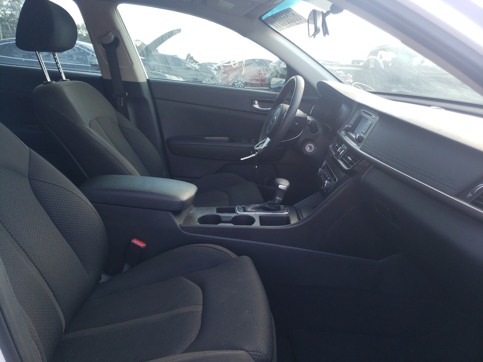 Photo 5 from auction – 2016 KIA OPTIMA LX with VIN 5XXGT4L33GG053156