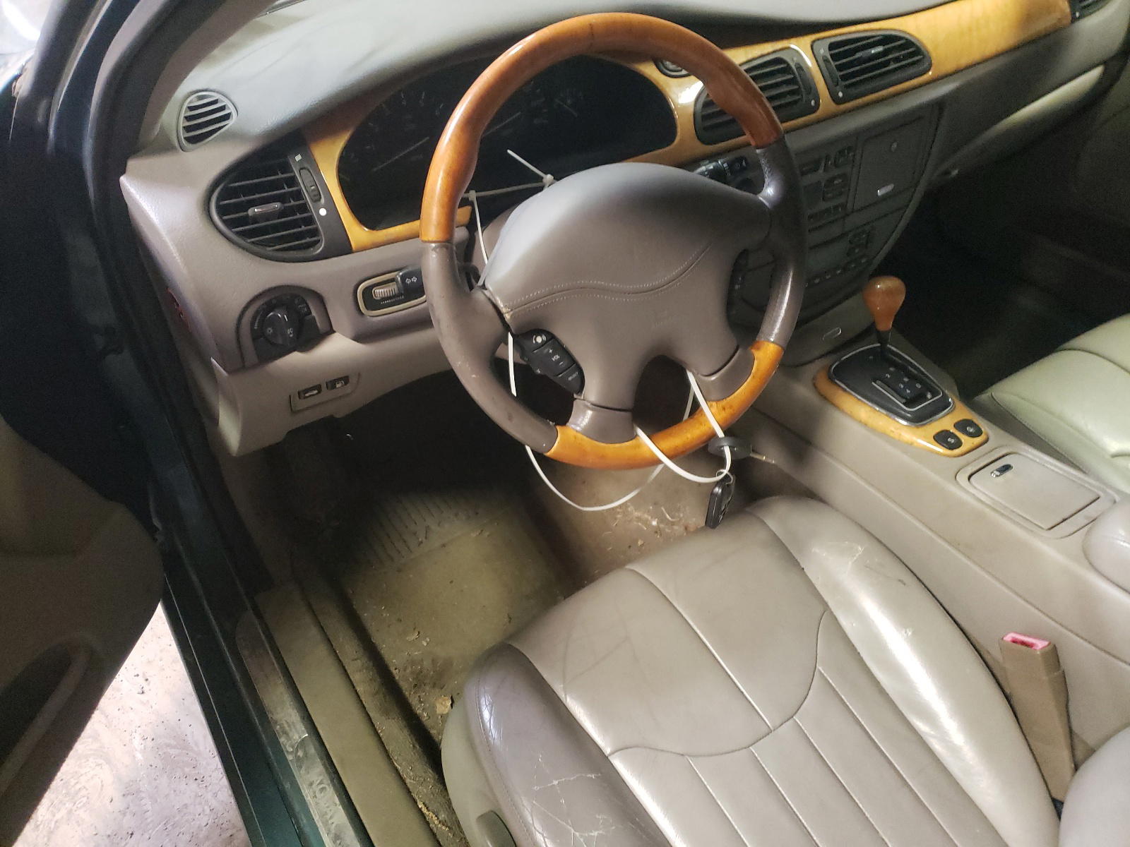 Photo 9 from auction – 2001 JAGUAR S-TYPE with VIN SAJDA01N91FM08943