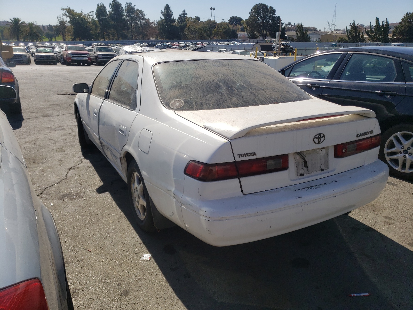 Photo 3 from auction – 1998 TOYOTA CAMRY with VIN JT2BG28K8W0198298