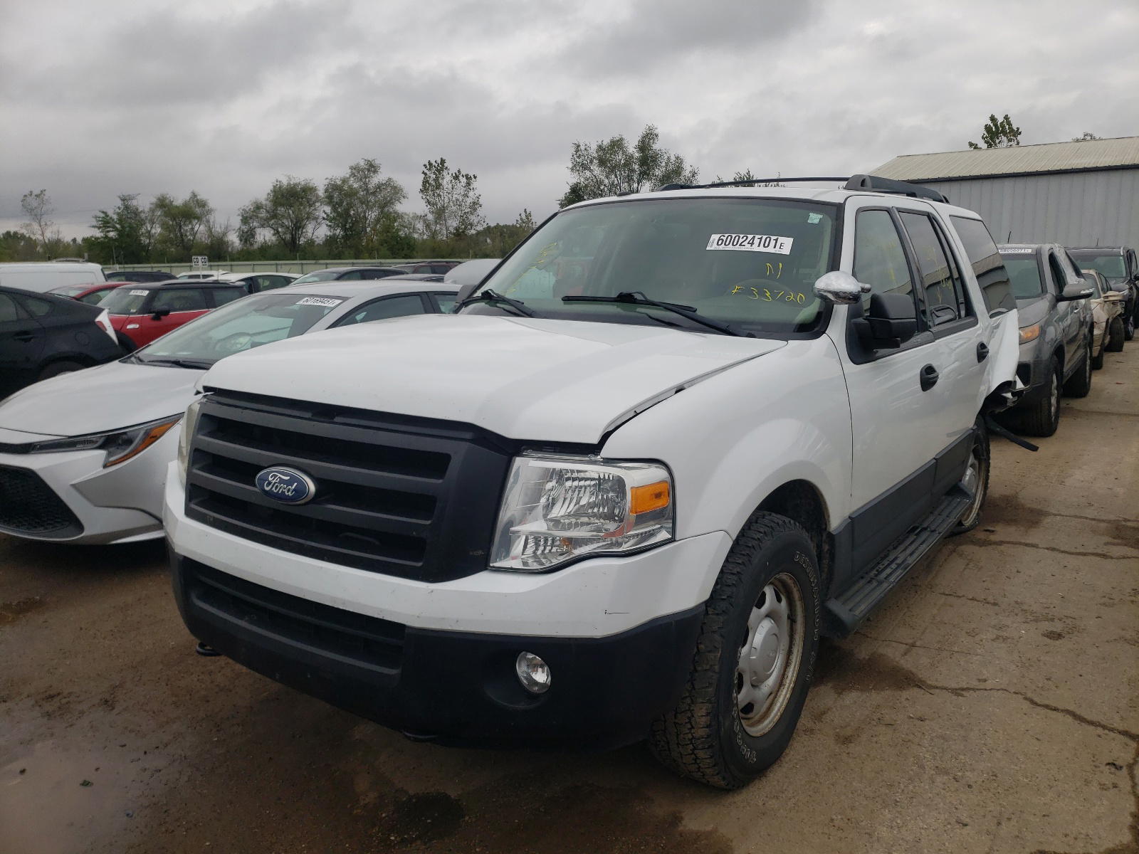 Photo 2 from auction – 2011 FORD EXPEDITION with VIN 1FMJU1G5XBEF33720