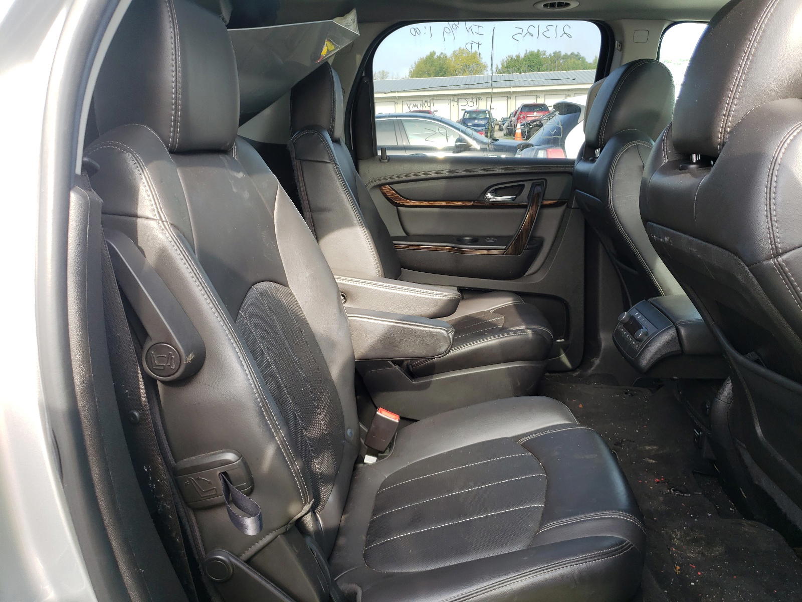 Photo 6 from auction – 2016 GMC ACADIA DEN with VIN 1GKKVTKD4GJ273334