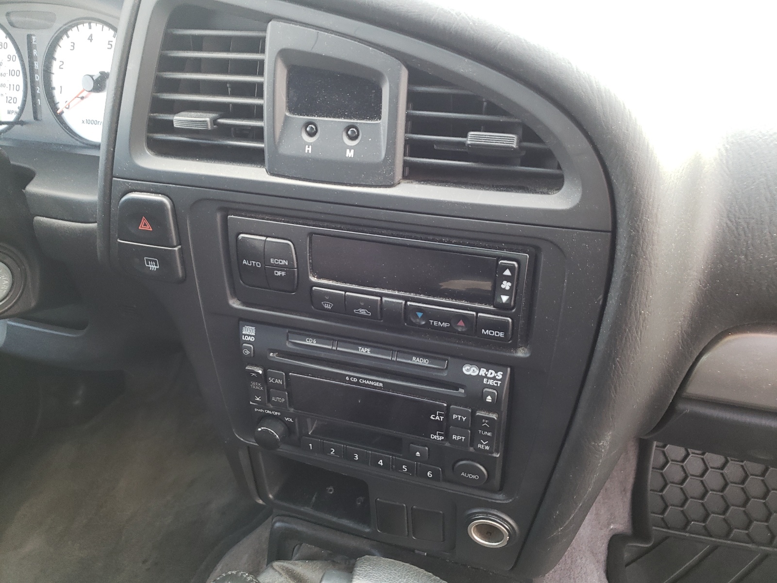 Photo 9 from auction – 2004 NISSAN PATHFINDER with VIN JN8DR09Y64W904930
