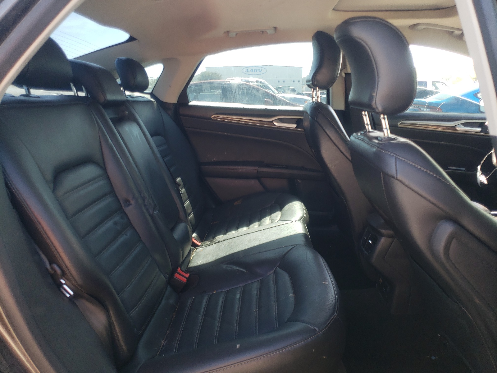 Zdjęcie 6 z aukcji – 2015 FORD FUSION SE z VIN 3FA6P0HD3FR308548
