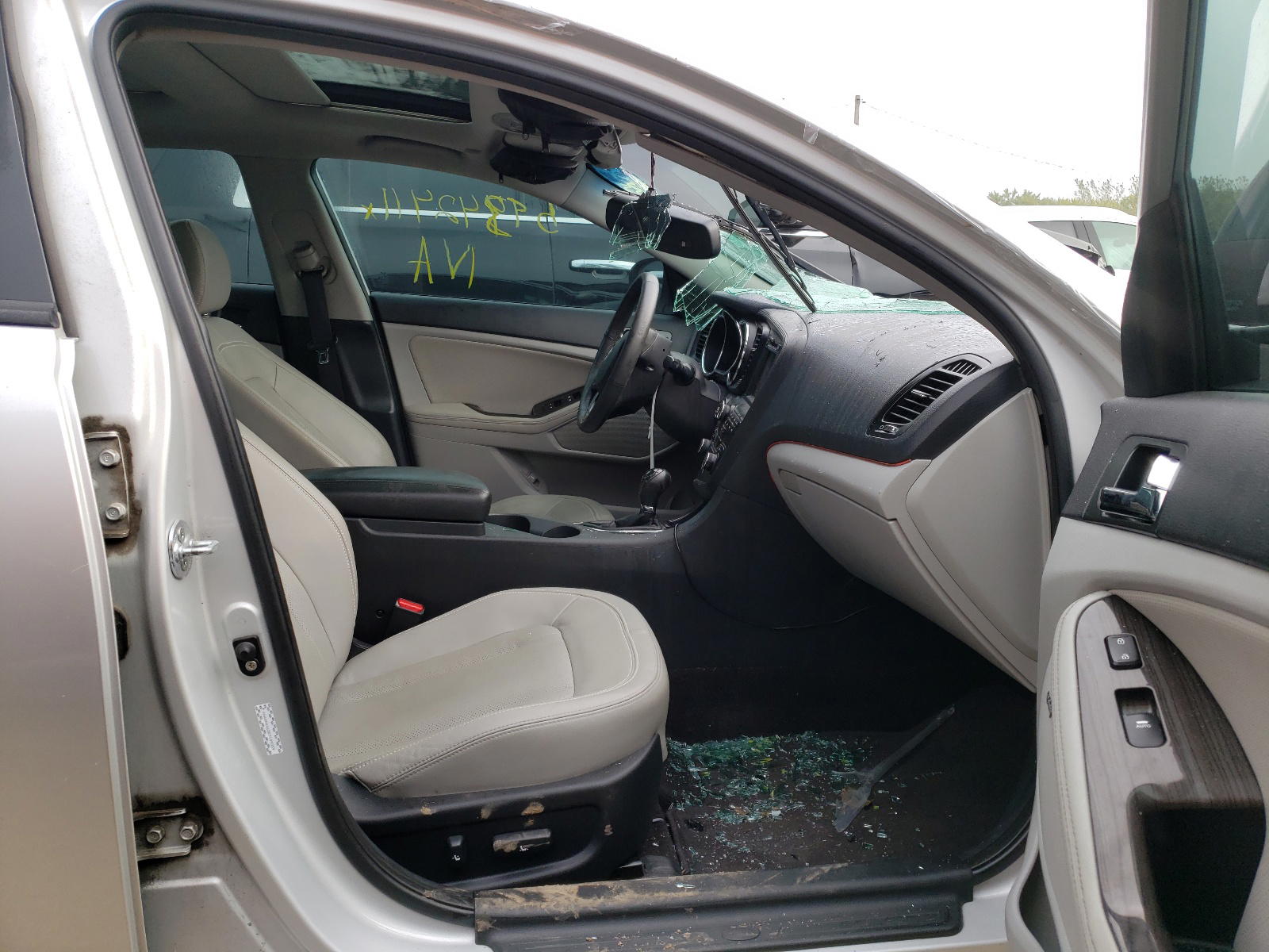 Photo 5 from auction – 2011 KIA OPTIMA EX with VIN KNAGN4A62B5149359
