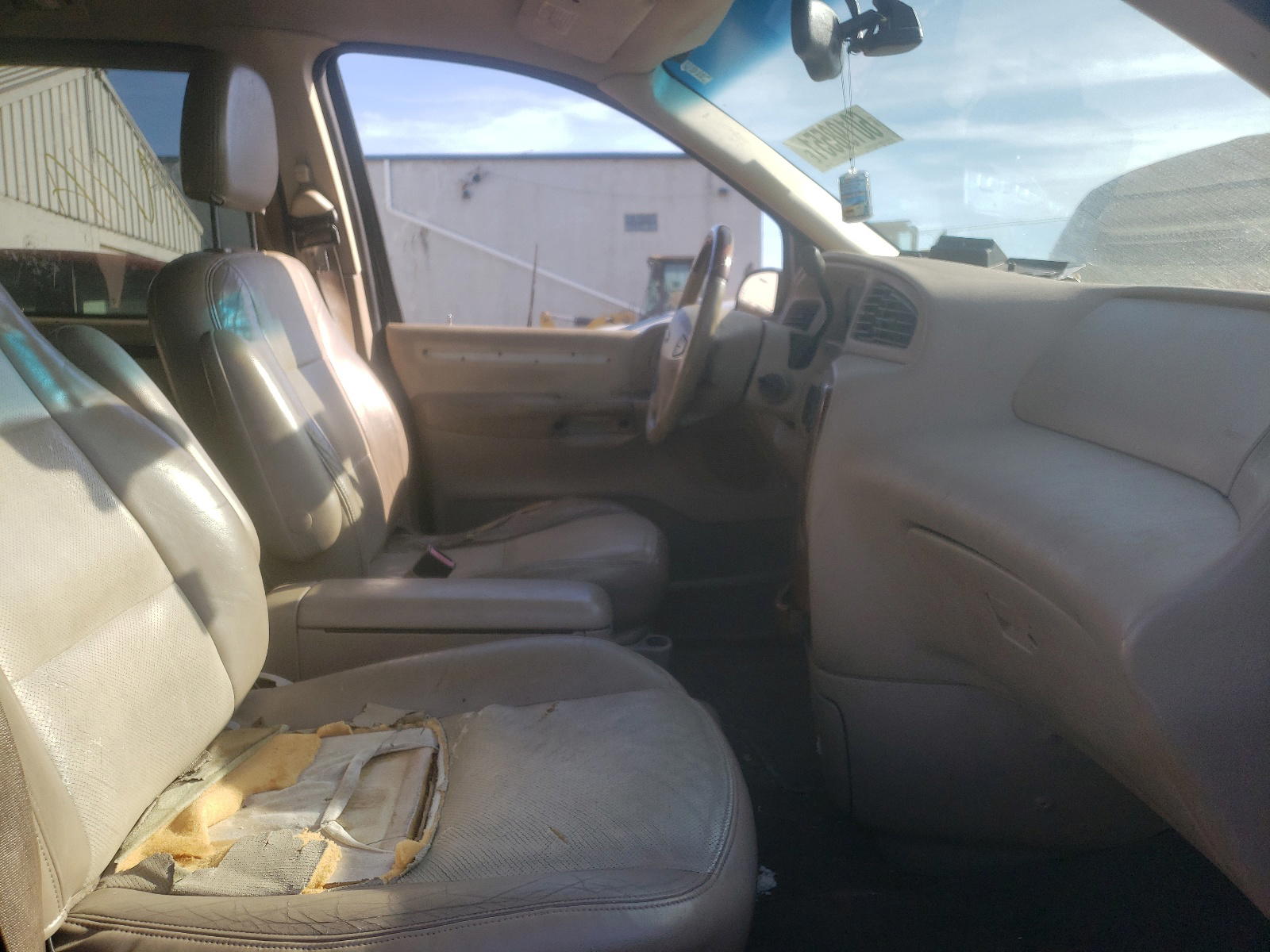 Photo 5 from auction – 2002 FORD WINDSTAR L with VIN 2FMDA58452BB83976