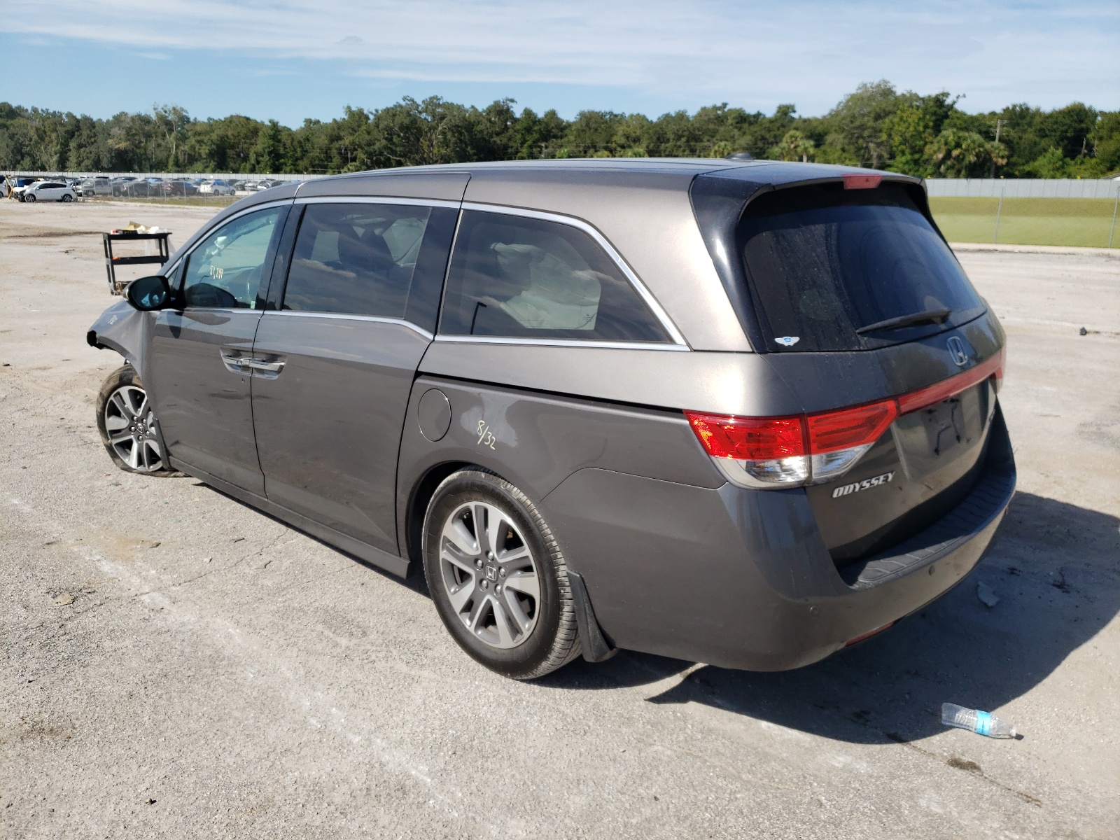 Photo 3 from auction – 2014 HONDA ODYSSEY TO with VIN 5FNRL5H96EB054572