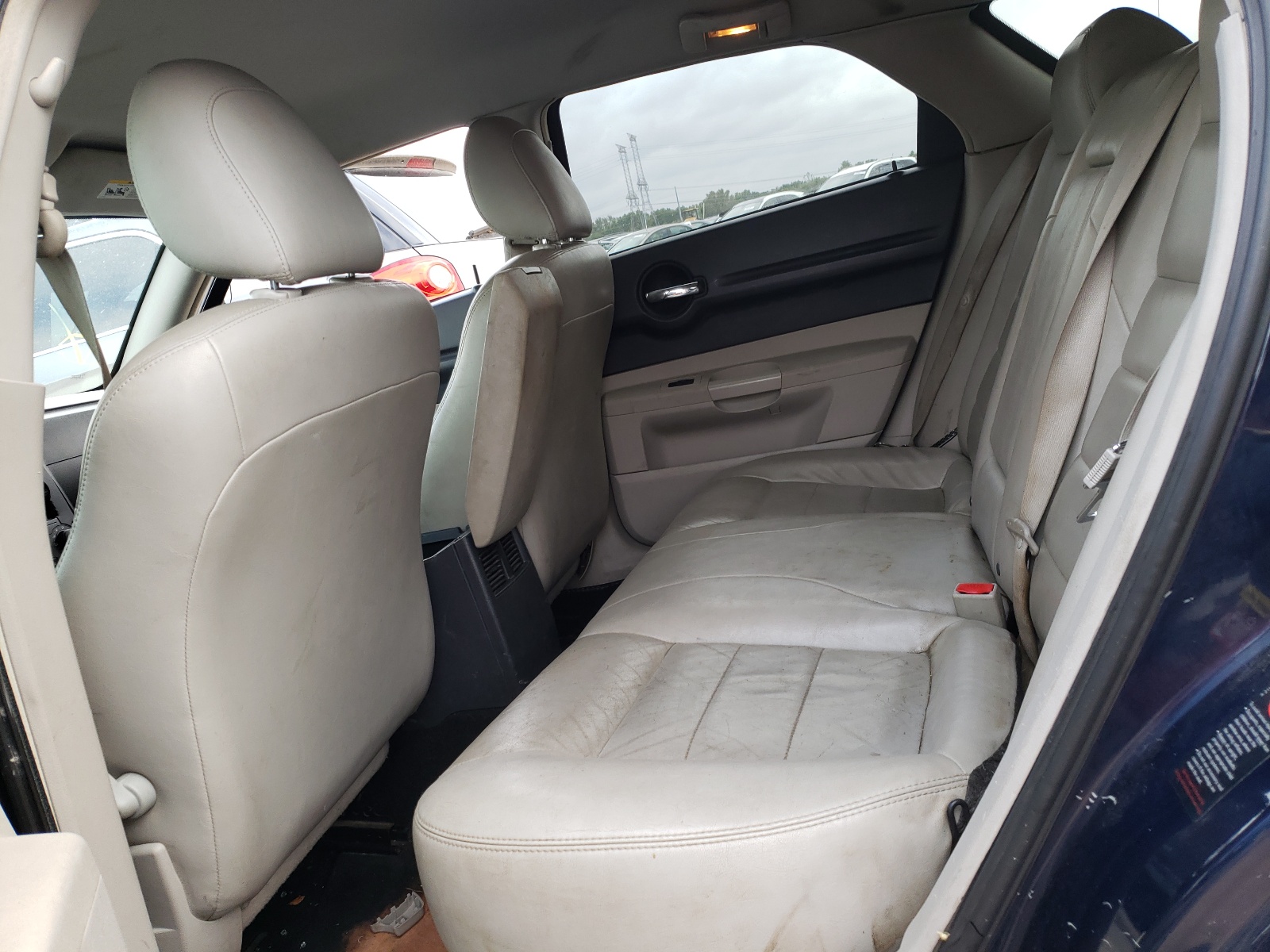 Photo 6 from auction – 2005 DODGE MAGNUM SXT with VIN 2D8FV48V15H557376