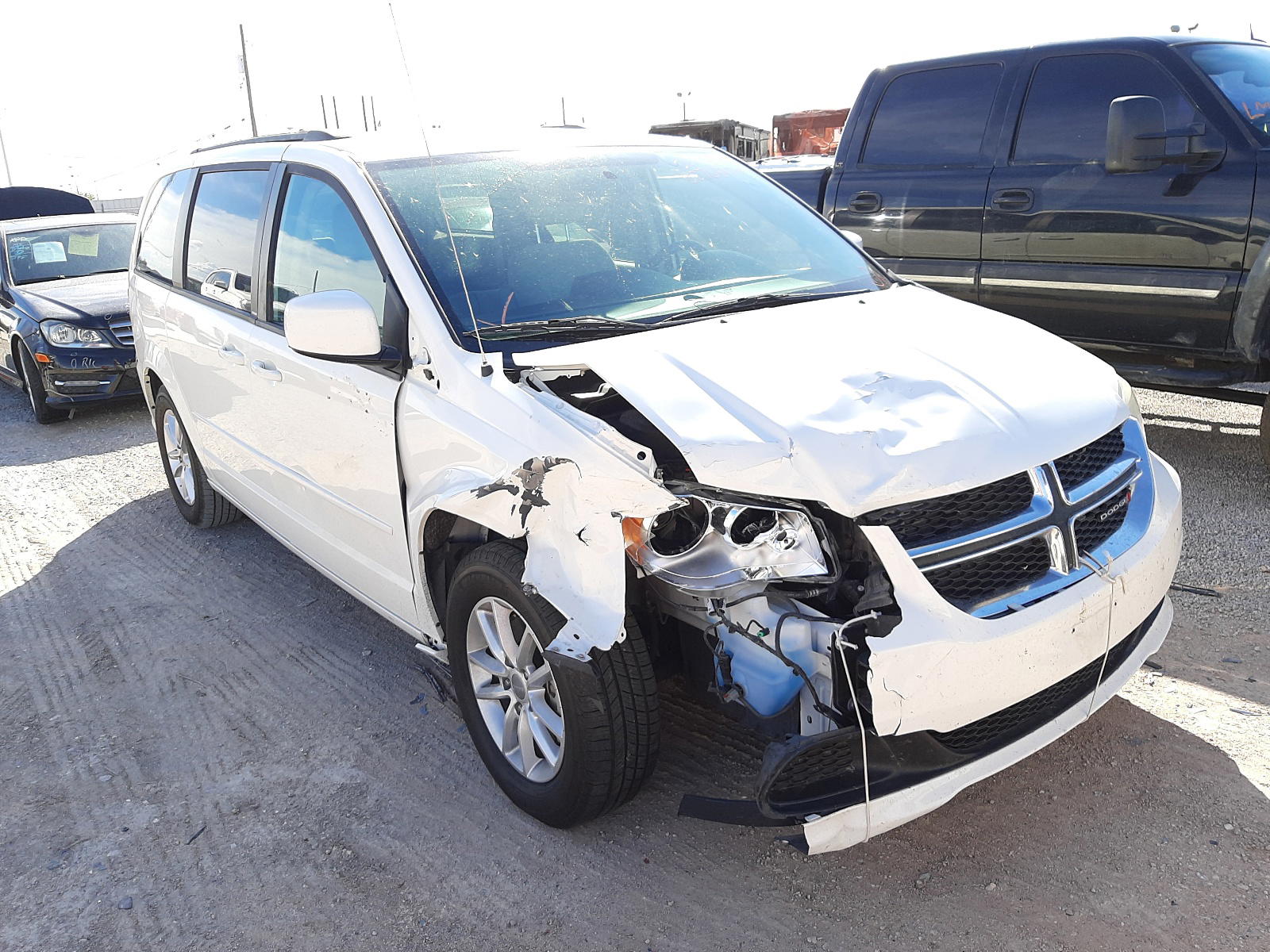 DODGE GRAND CARA 2013 with VIN 2C4RDGCG7DR653692 - Photo from auction