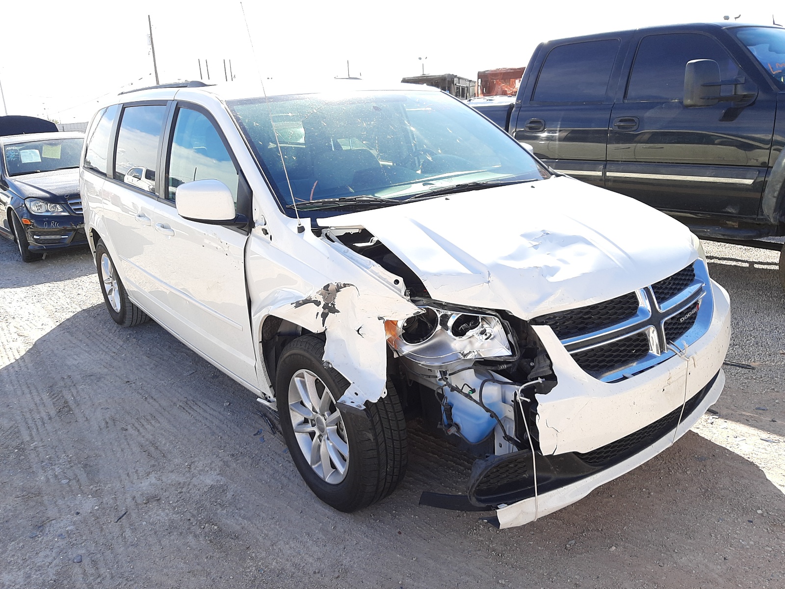 DODGE GRAND CARA 2013 con VIN 2C4RDGCG7DR653692 - Foto de la subasta