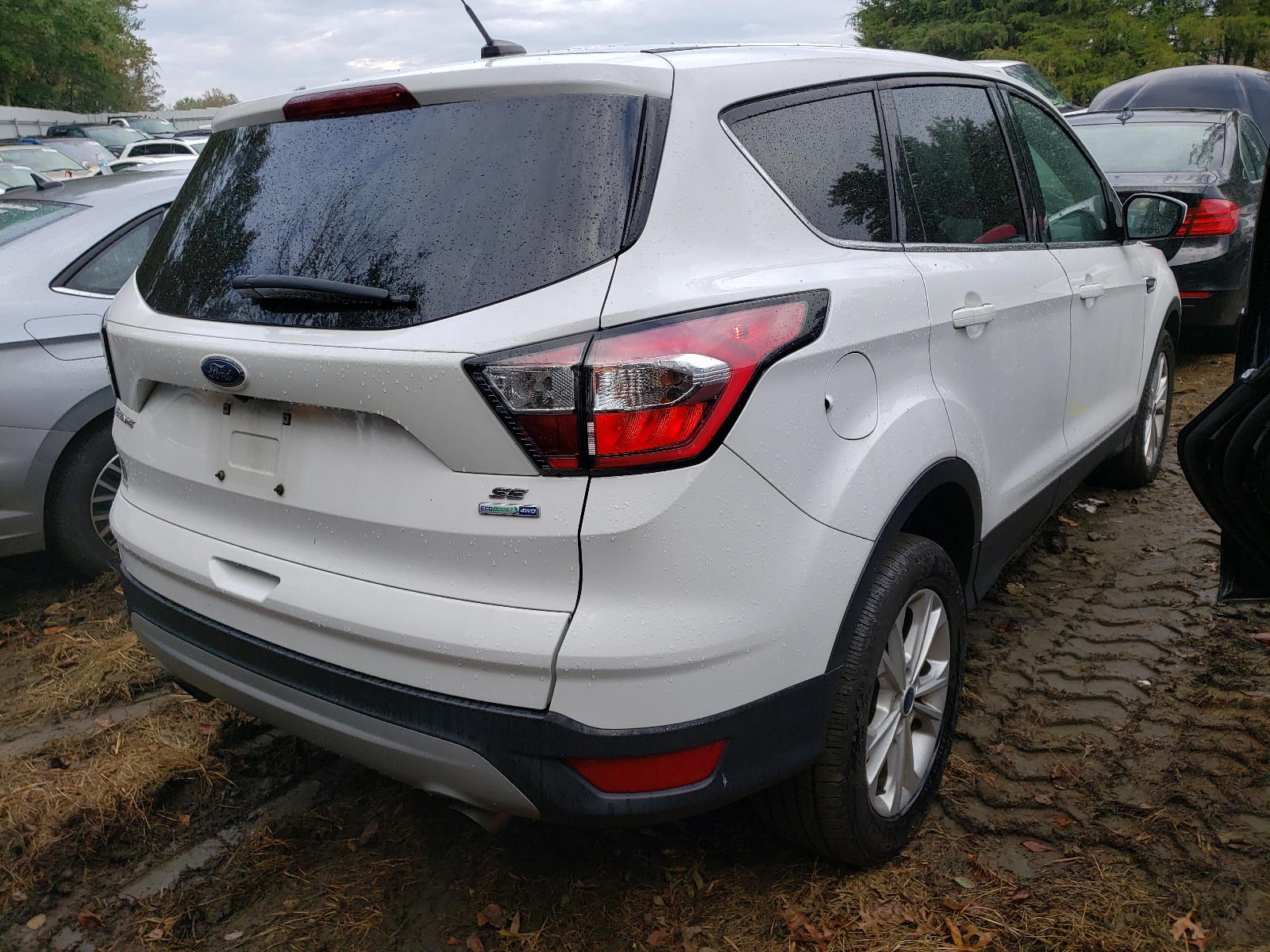 Photo 4 from auction – 2017 FORD ESCAPE SE with VIN 1FMCU9GD7HUD23508