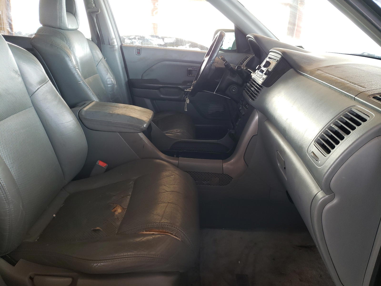 Photo 5 from auction – 2004 HONDA PILOT EXL with VIN 2HKYF18574H554135