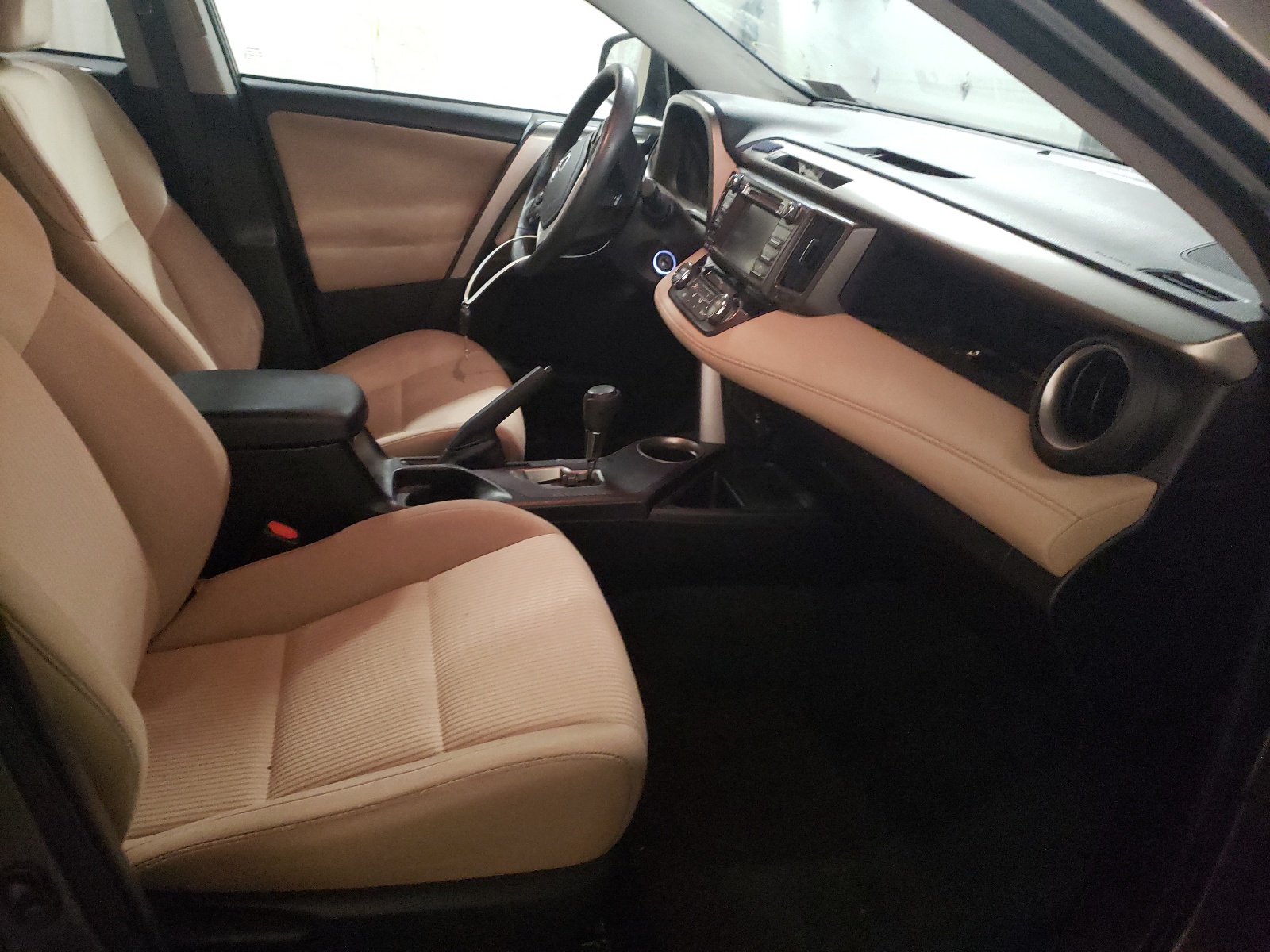 Photo 5 from auction – 2014 TOYOTA RAV4 XLE with VIN 2T3RFREV9EW191239