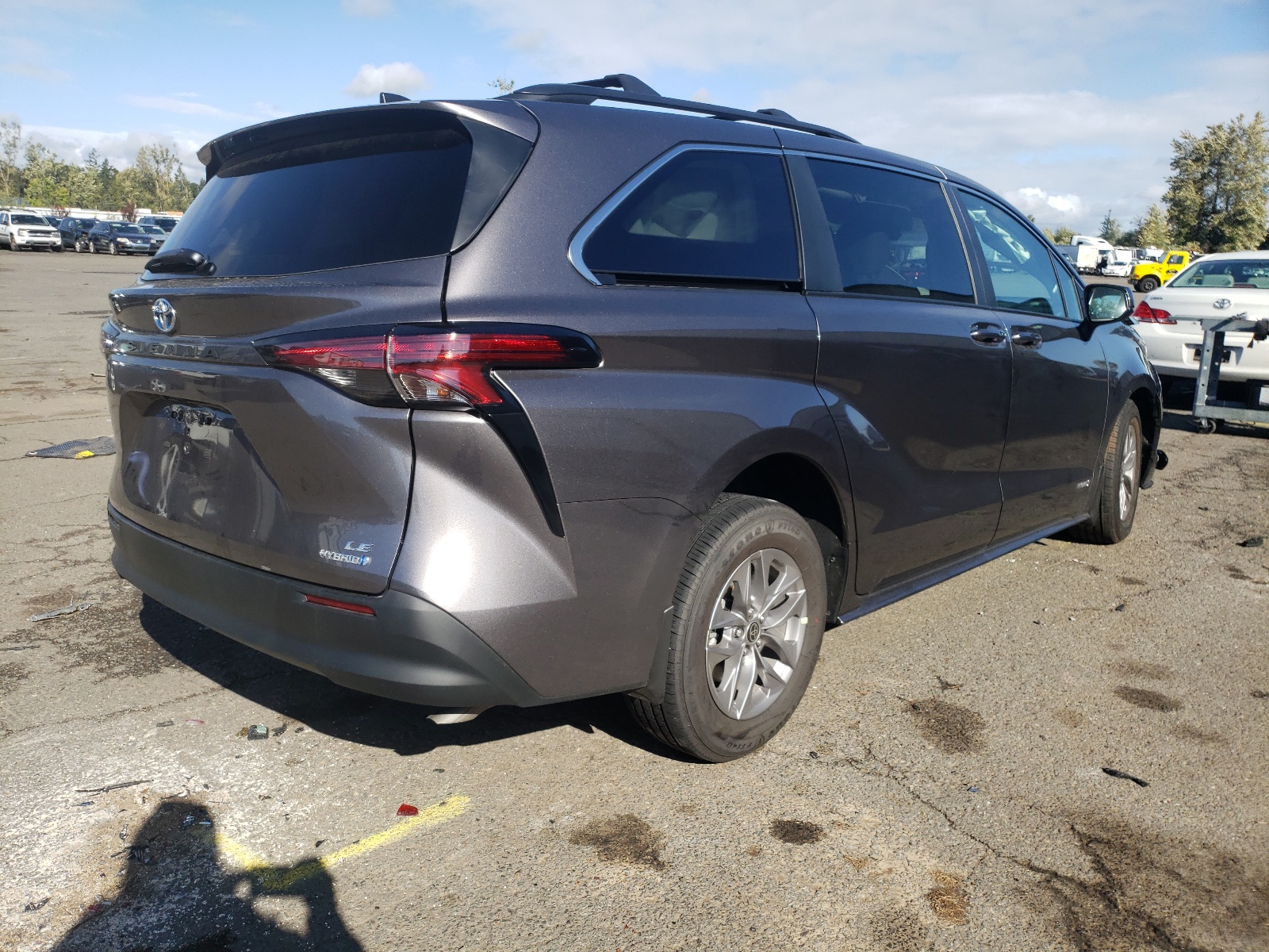Photo 4 from auction – 2021 TOYOTA SIENNA LE with VIN 5TDKRKEC2MS072141