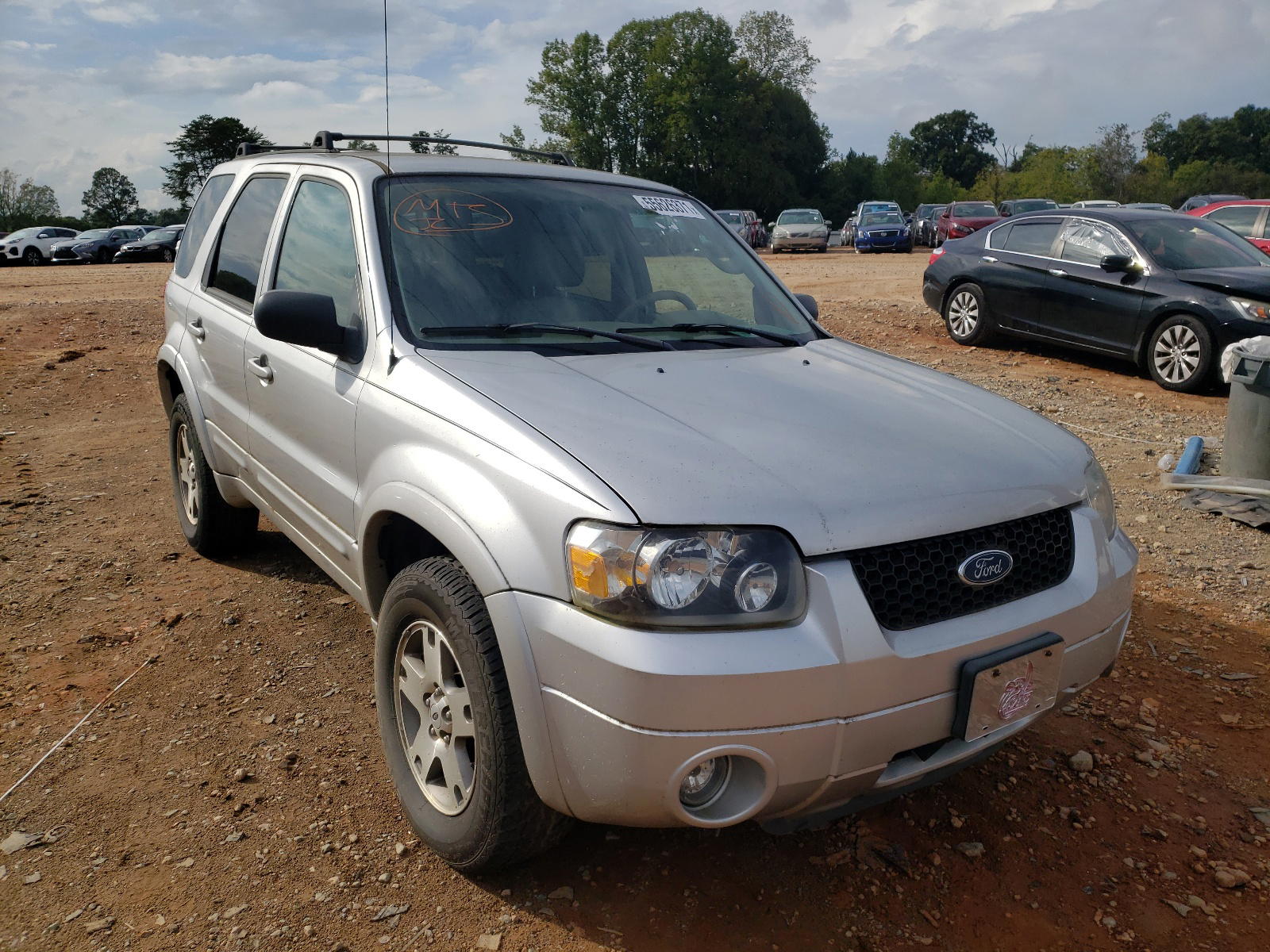 FORD ESCAPE 2005 with VIN 1FMCU94175KE22038 - Photo from auction