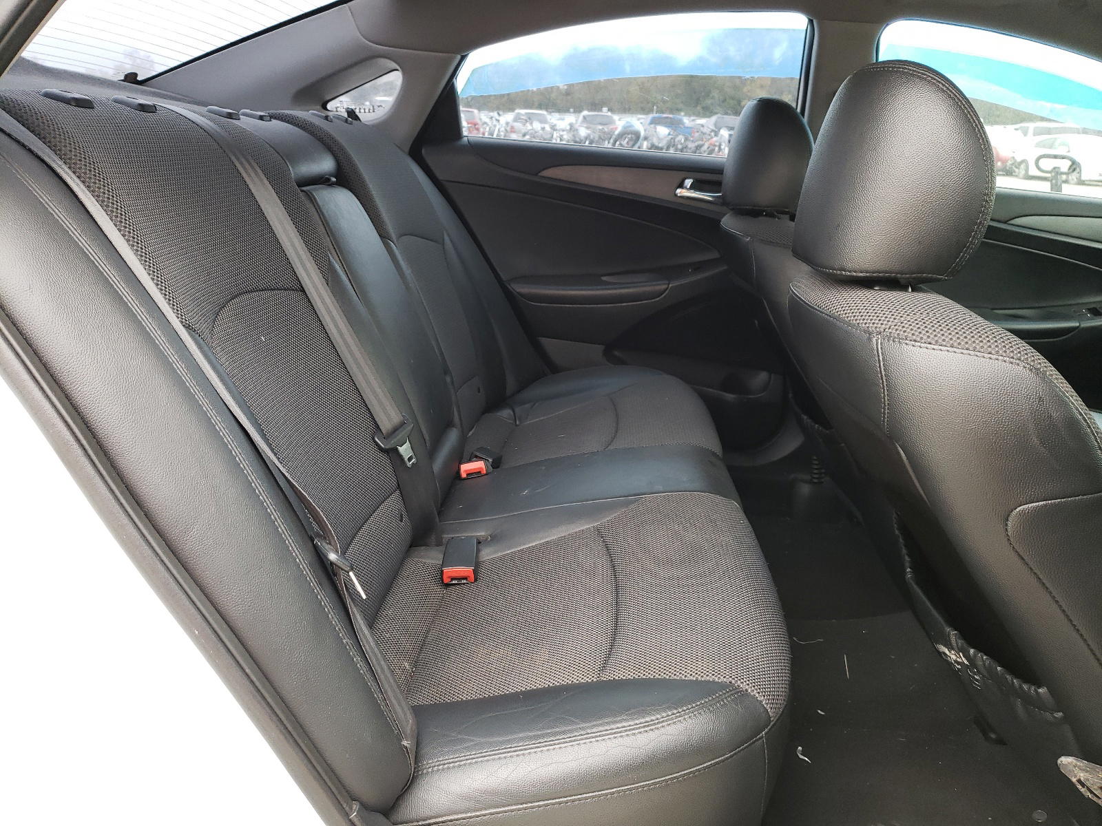 Photo 6 from auction – 2011 HYUNDAI SONATA SE with VIN 5NPEC4ABXBH207683