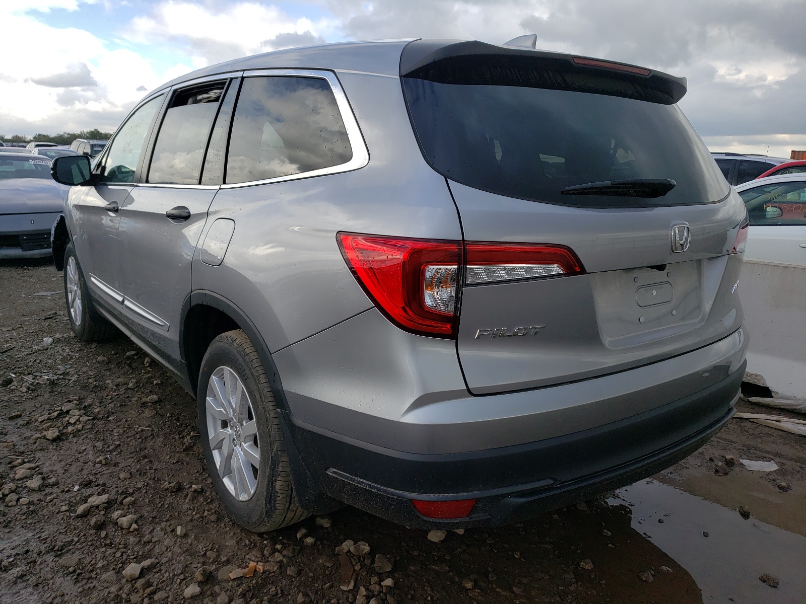 Photo 3 from auction – 2019 HONDA PILOT LX with VIN 5FNYF6H13KB079329