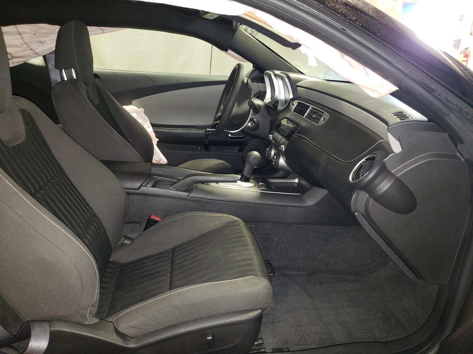 Photo 5 from auction – 2015 CHEVROLET CAMARO LS with VIN 2G1FB1E34F9305845