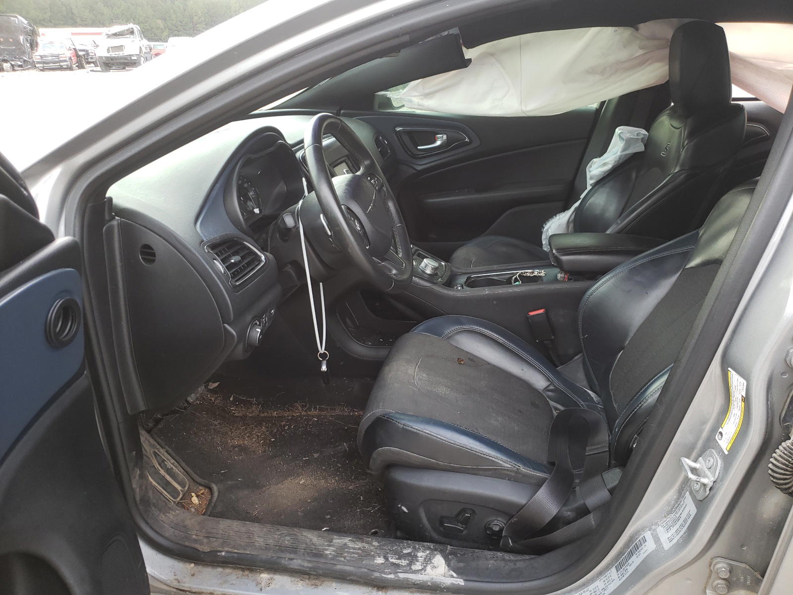 Photo 5 from auction – 2015 CHRYSLER 200 S with VIN 1C3CCCBB1FN743934