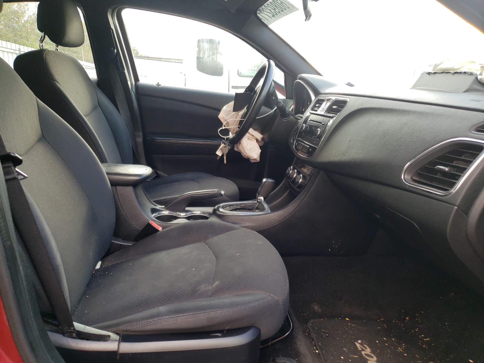 صورة رقم 5 من المزاد - 2014 CHRYSLER 200 LX مع VIN 1C3CCBAB8EN212076