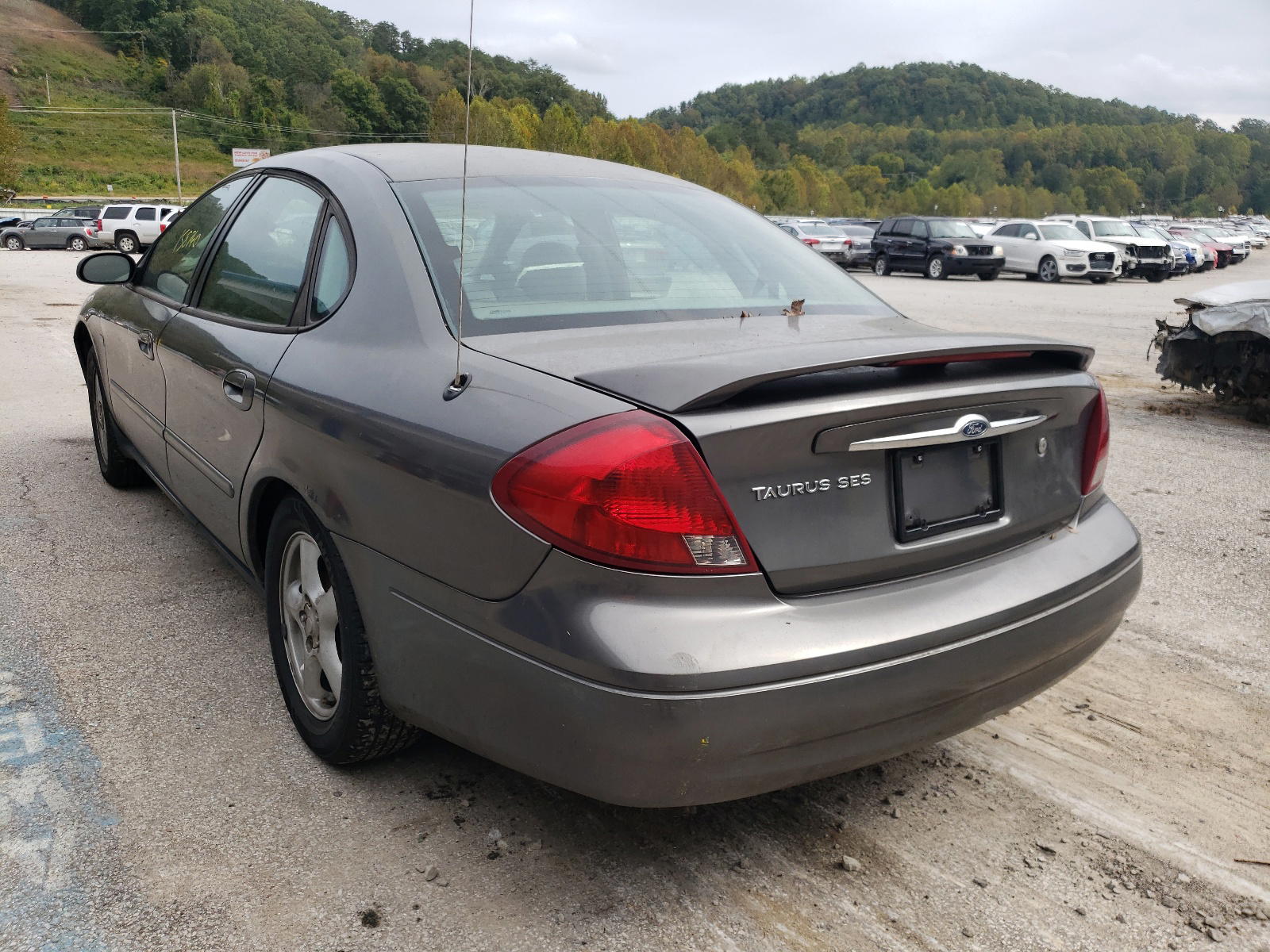 Photo 3 from auction – 2003 FORD TAURUS with VIN 1FAFP55SX3A125430