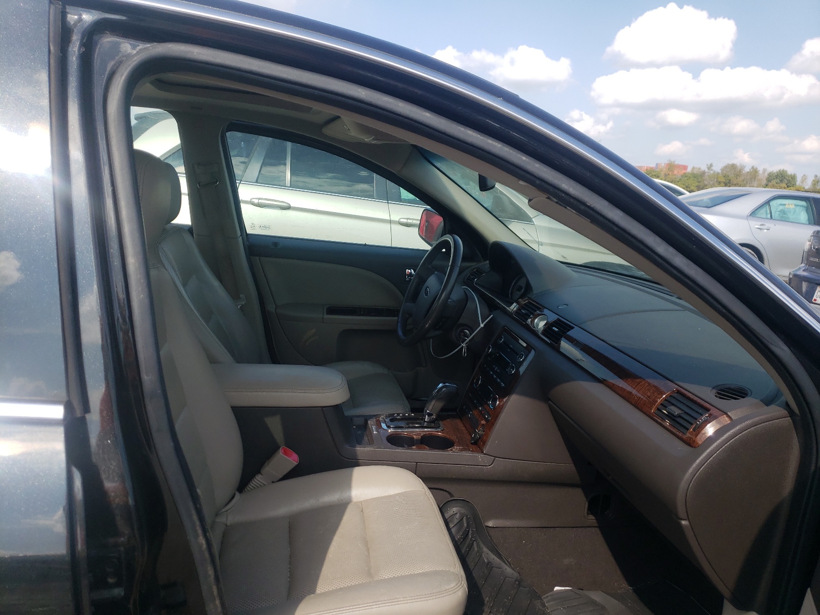 Photo 5 from auction – 2009 FORD TAURUS LIM with VIN 1FAHP25W39G114527
