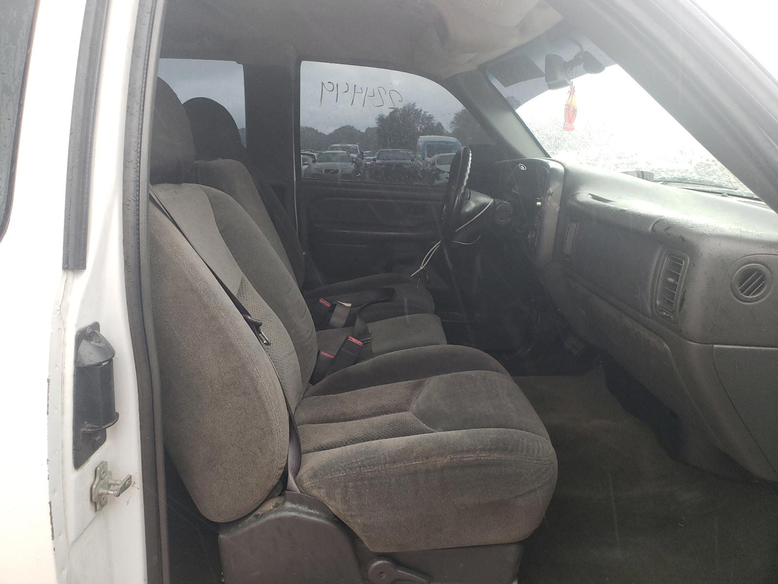 Photo 5 from auction – 2004 CHEVROLET SILVERADO with VIN 2GCEC19T641337184