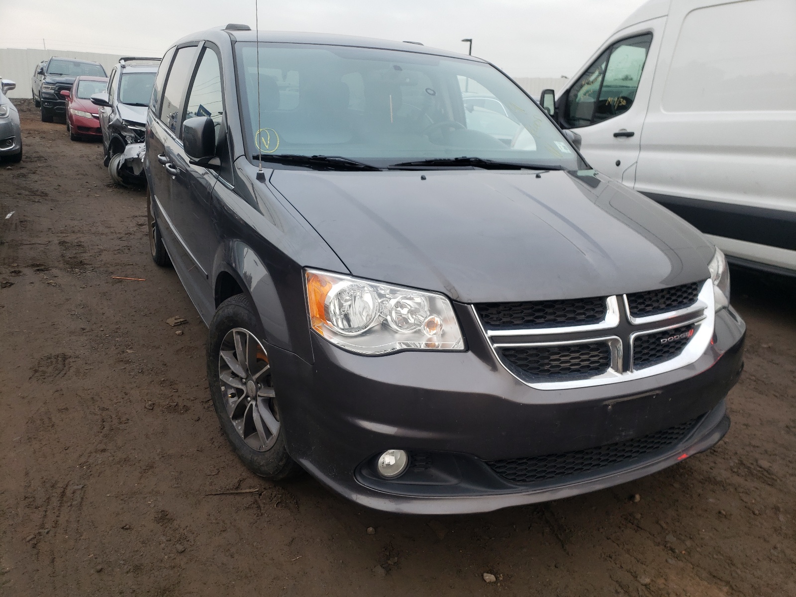 DODGE GRAND CARA 2017 z numerem VIN 2C4RDGCG6HR735886 - Zdjęcie z aukcji