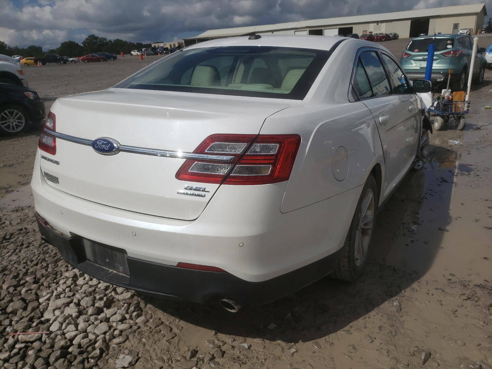 Photo 4 from auction – 2013 FORD TAURUS SEL with VIN 1FAHP2E81DG137895