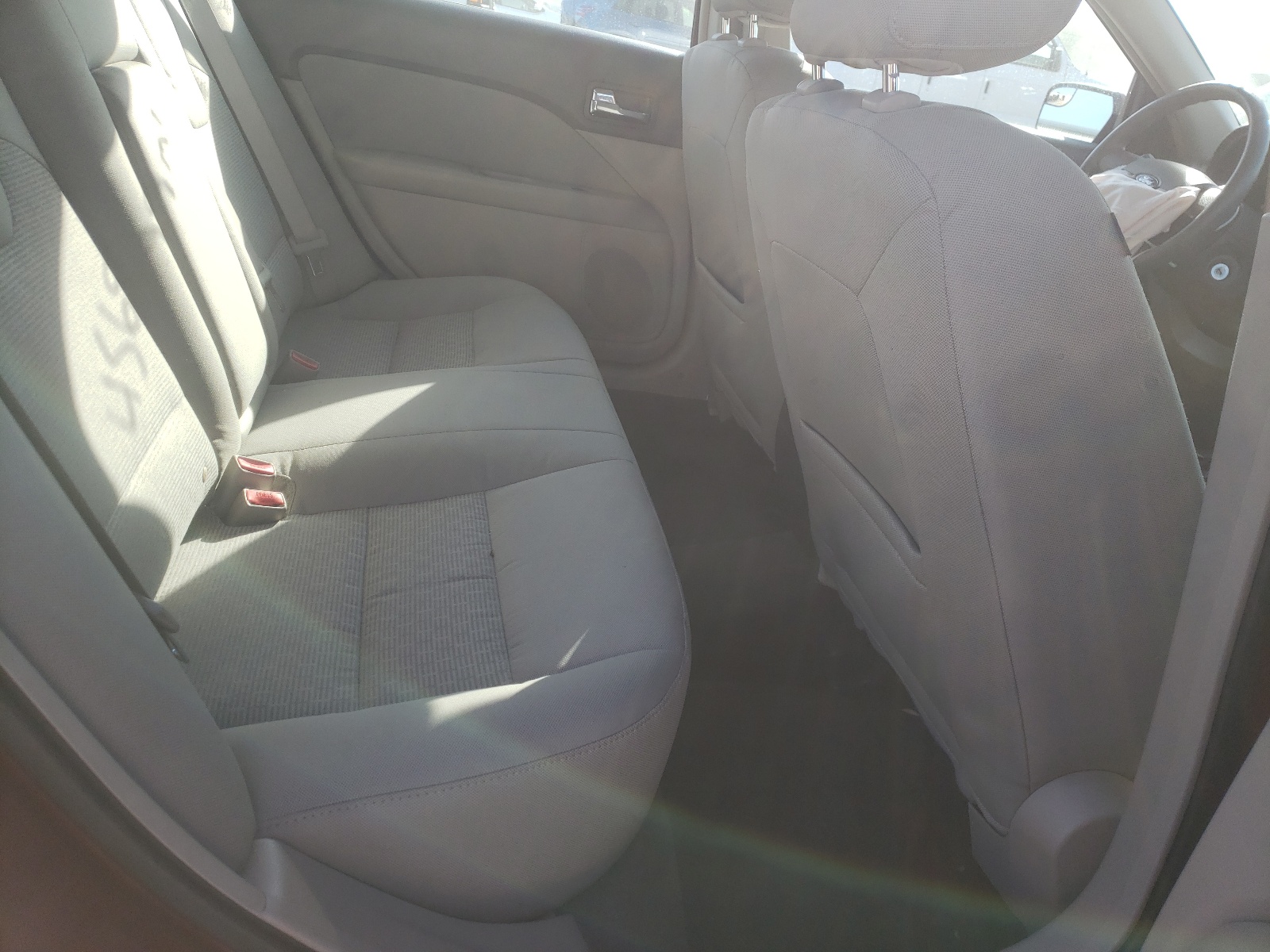 Photo 6 from auction – 2011 FORD FUSION SE with VIN 3FAHP0HA5BR139612