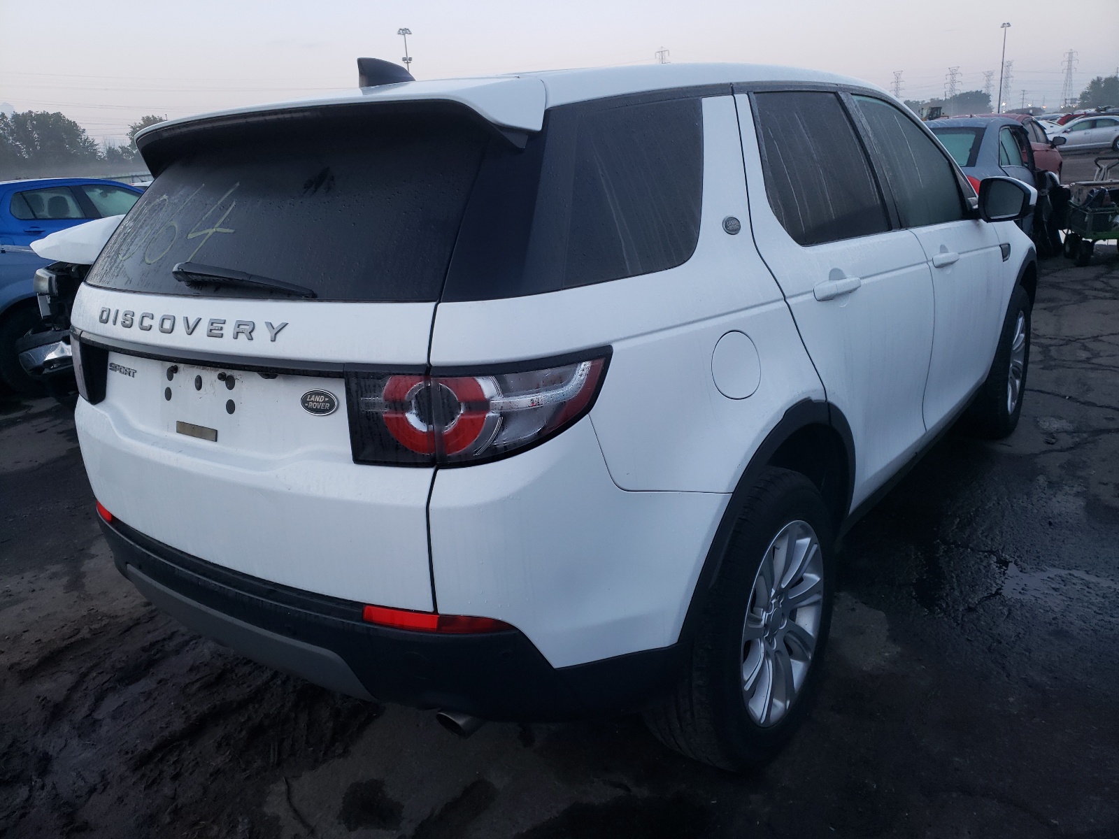 Photo 4 from auction – 2017 LAND ROVER DISCOVERY with VIN SALCP2BG8HH671064