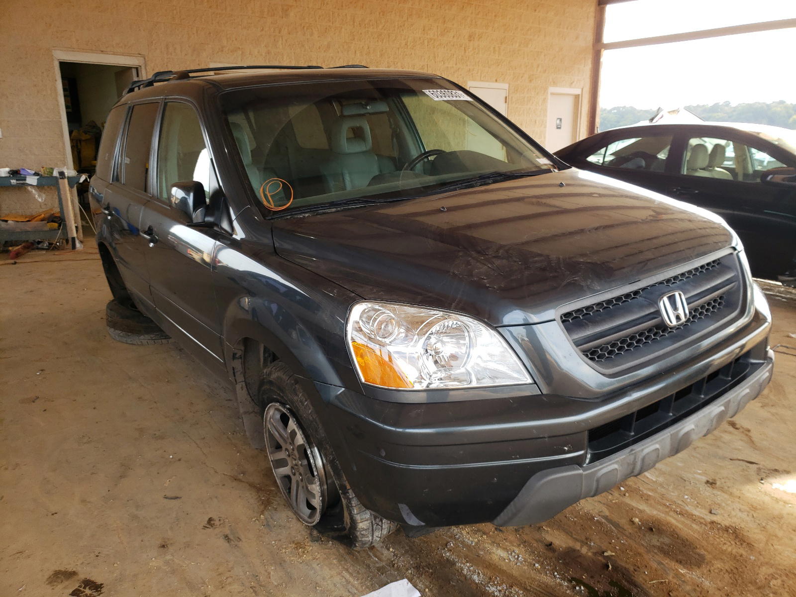 HONDA PILOT EXL 2004 with VIN 2HKYF18574H554135 - Photo from auction