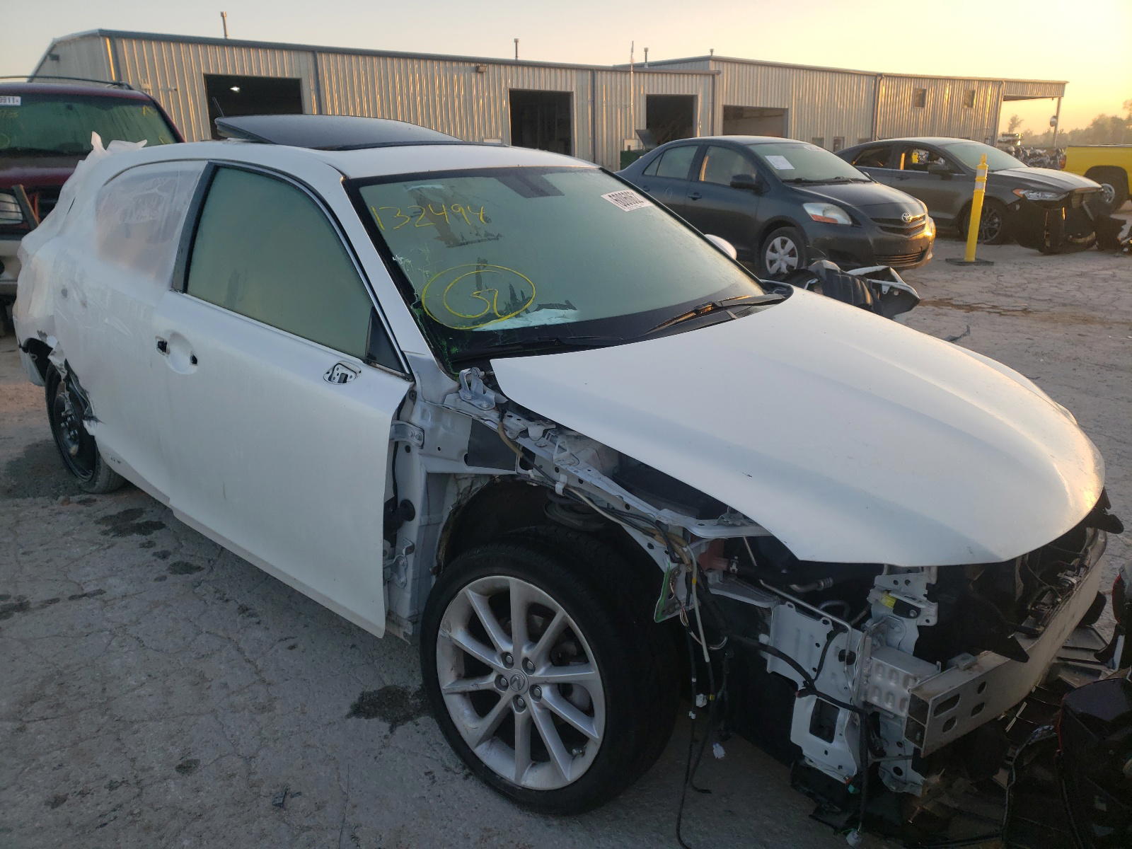 LEXUS CT 200 2013 with VIN JTHKD5BHXD2132494 - Photo from auction