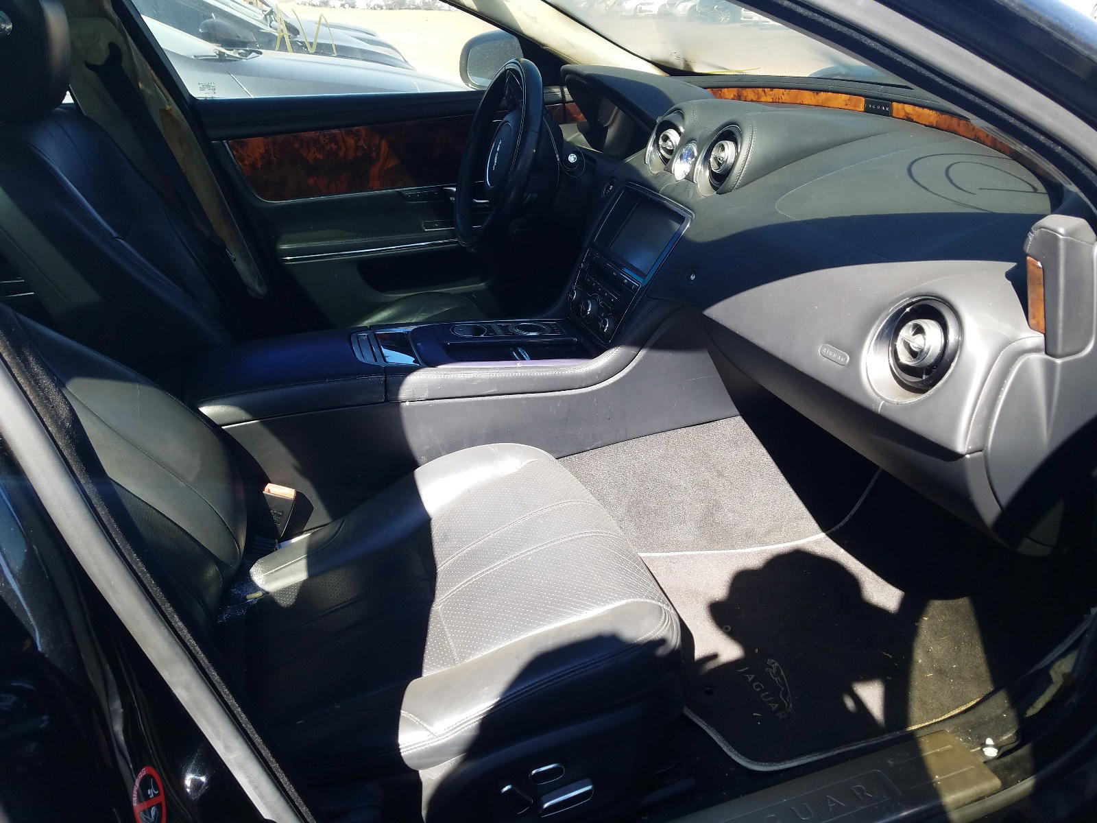 Photo 19 from auction – 2011 JAGUAR XJ with VIN SAJWA1CBXBLV07565