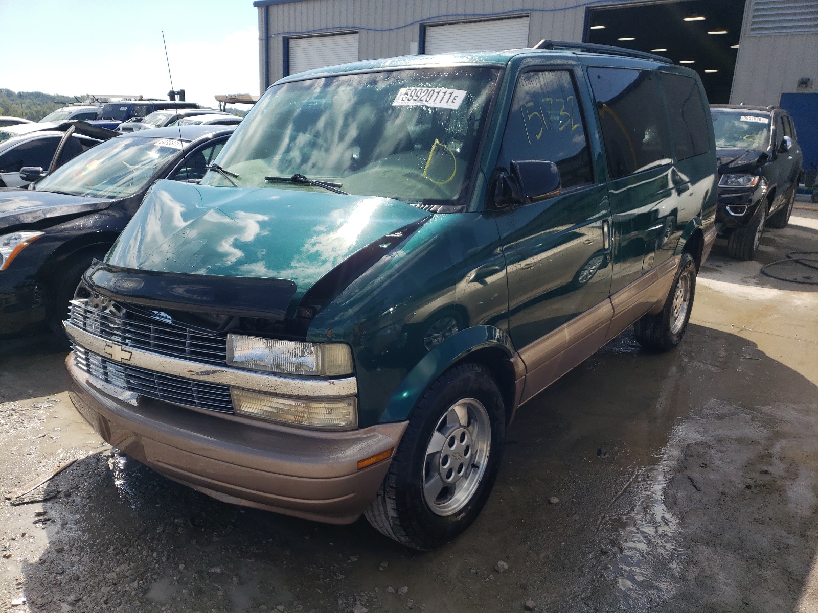 Photo 2 from auction – 2003 CHEVROLET ASTRO with VIN 1GNDM19X13B126086