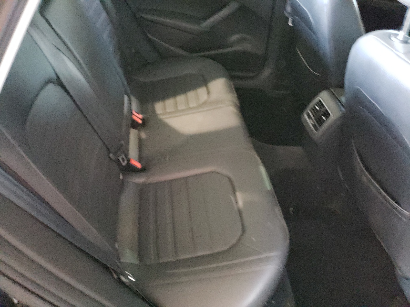Photo 6 from auction – 2015 VOLKSWAGEN PASSAT SE with VIN 1VWBS7A30FC014523