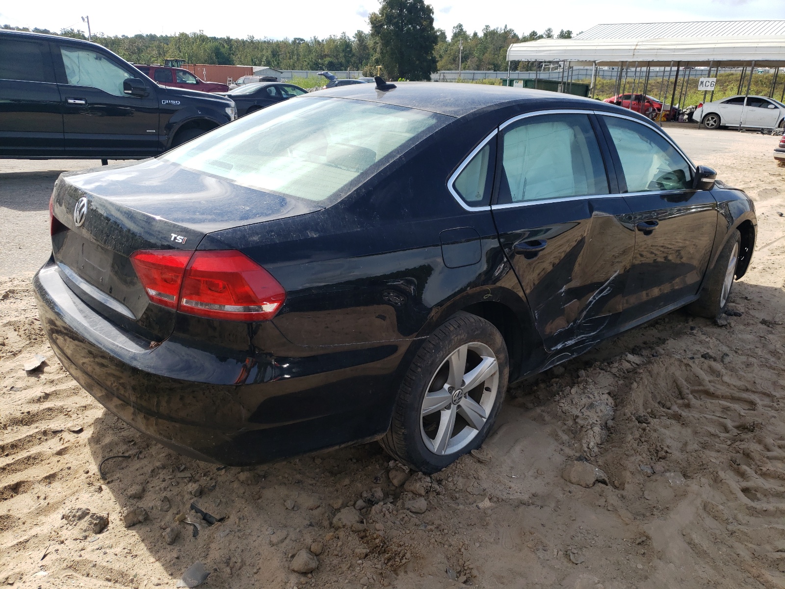 Photo 4 from auction – 2015 VOLKSWAGEN PASSAT S with VIN 1VWAT7A33FC119484