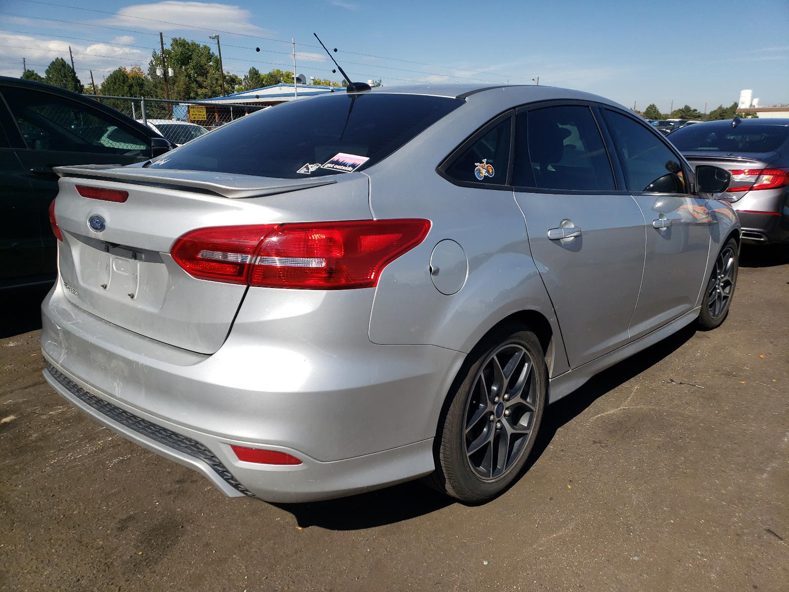 Photo 4 from auction – 2015 FORD FOCUS SE with VIN 1FADP3F29FL300043