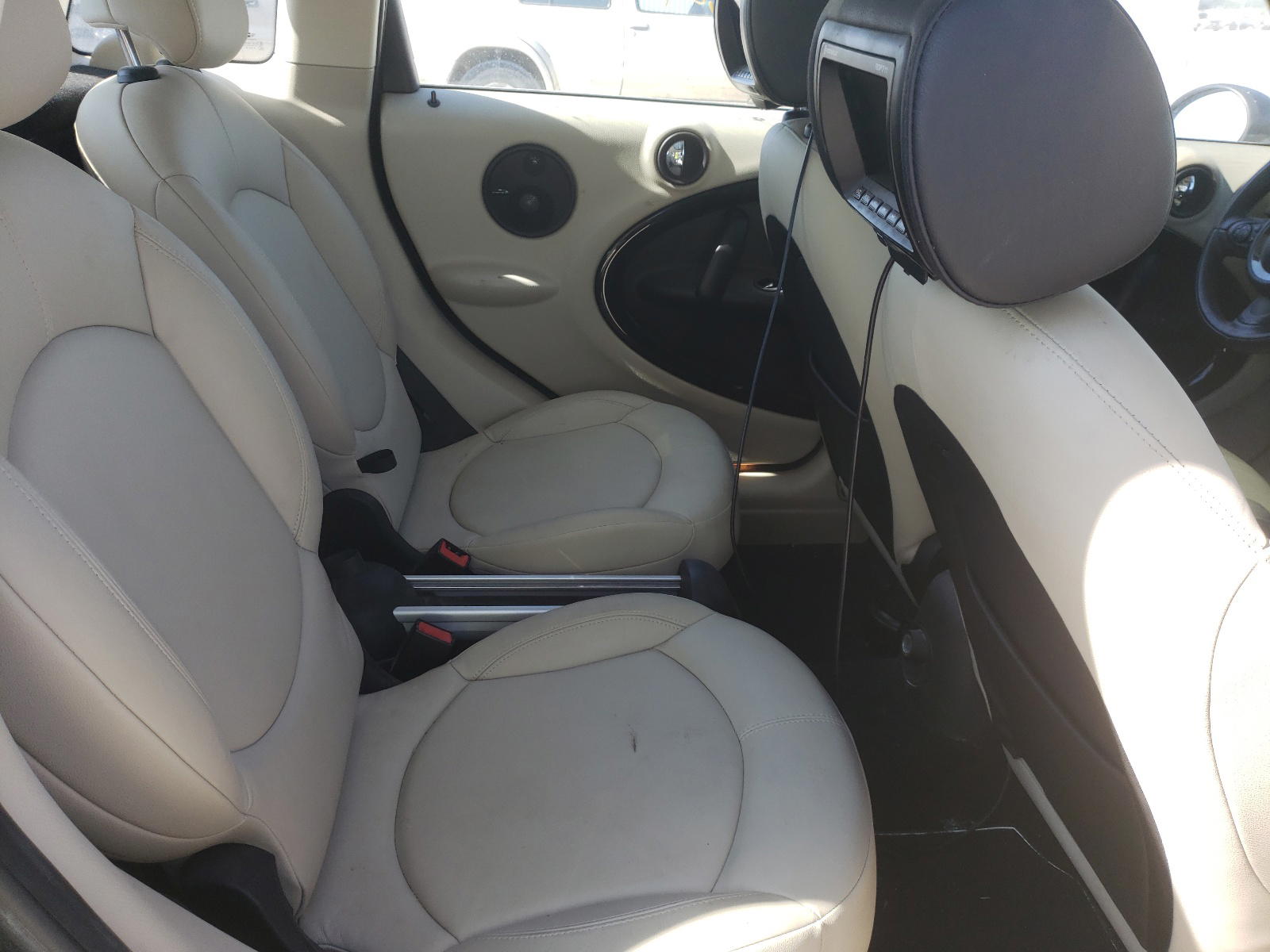 Photo 6 from auction – 2011 MINI COOPER S C with VIN WMWZC5C51BWL53119