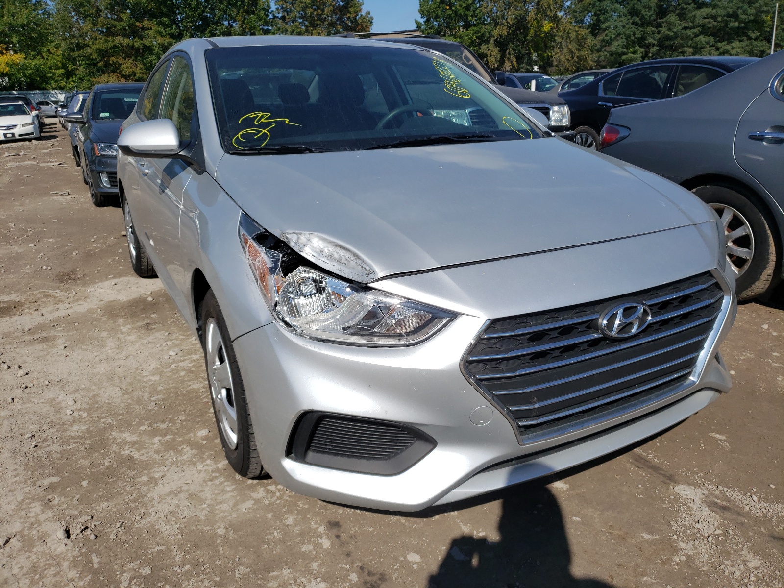 HYUNDAI ACCENT SE 2019 with VIN 3KPC24A38KE085011 - Photo from auction