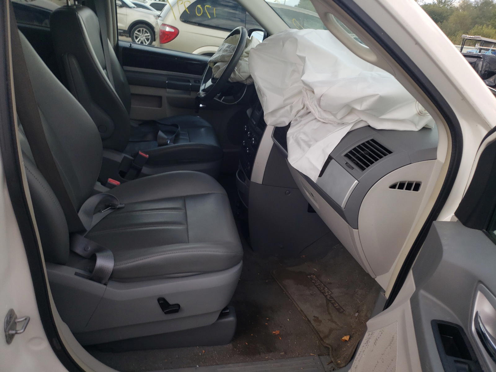 Photo 5 from auction – 2010 DODGE GRAND CARA with VIN 2D4RN5DX4AR332787