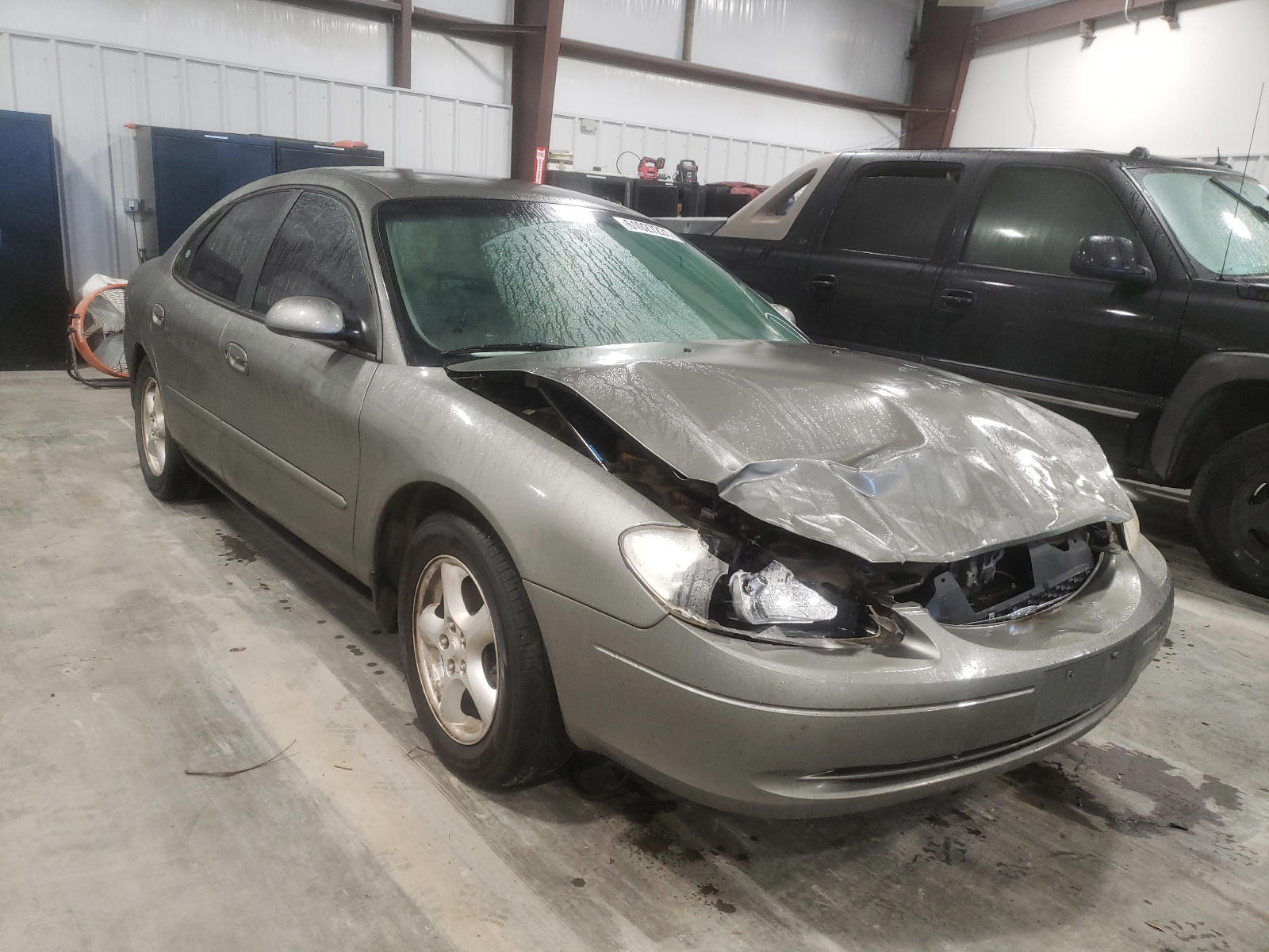 FORD TAURUS SE 2002 with VIN 1FAFP53U22G283454 - Photo from auction