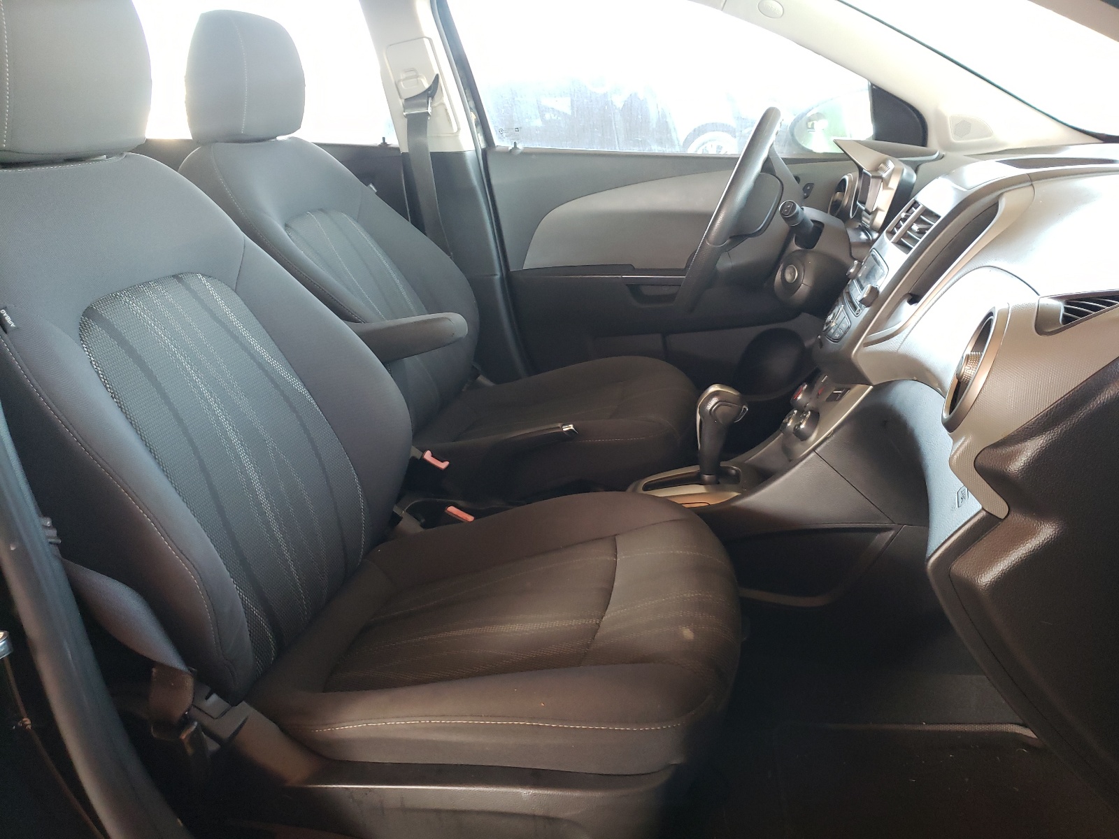 Photo 5 from auction – 2014 CHEVROLET SONIC LT with VIN 1G1JC6SH1E4160723