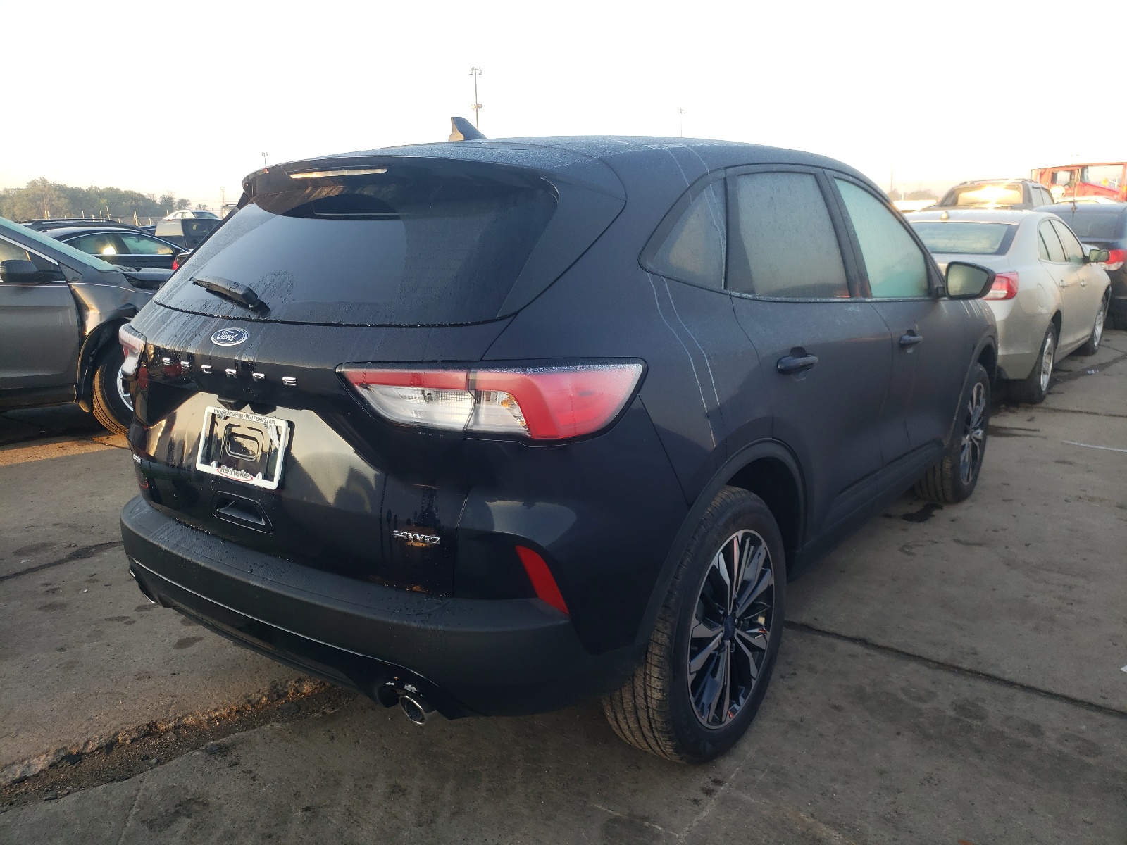 Photo 4 from auction – 2021 FORD ESCAPE SE with VIN 1FMCU9G61MUB01915