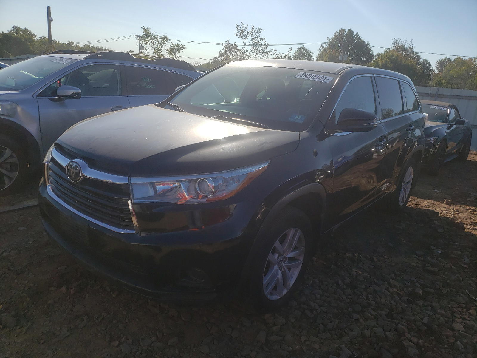 Photo 2 from auction – 2015 TOYOTA HIGHLANDER with VIN 5TDBKRFH6FS138040