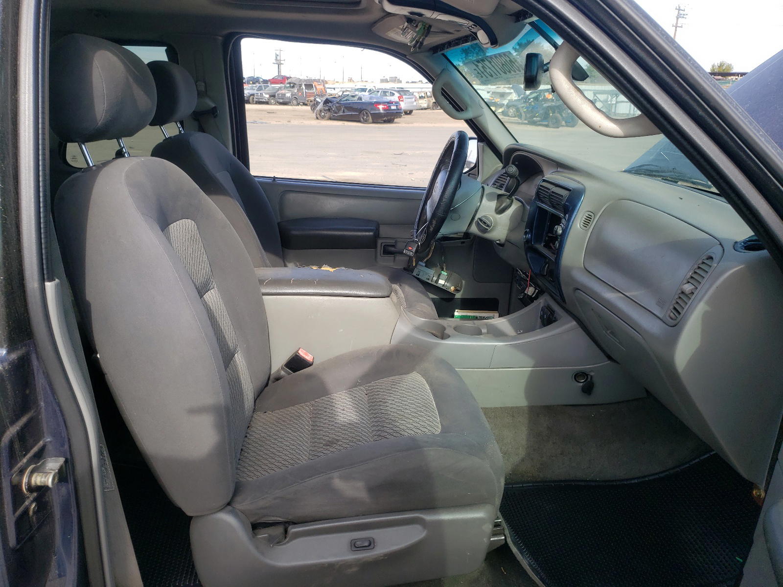 Photo 5 from auction – 2003 FORD EXPLORER S with VIN 1FMYU60E73UA56810