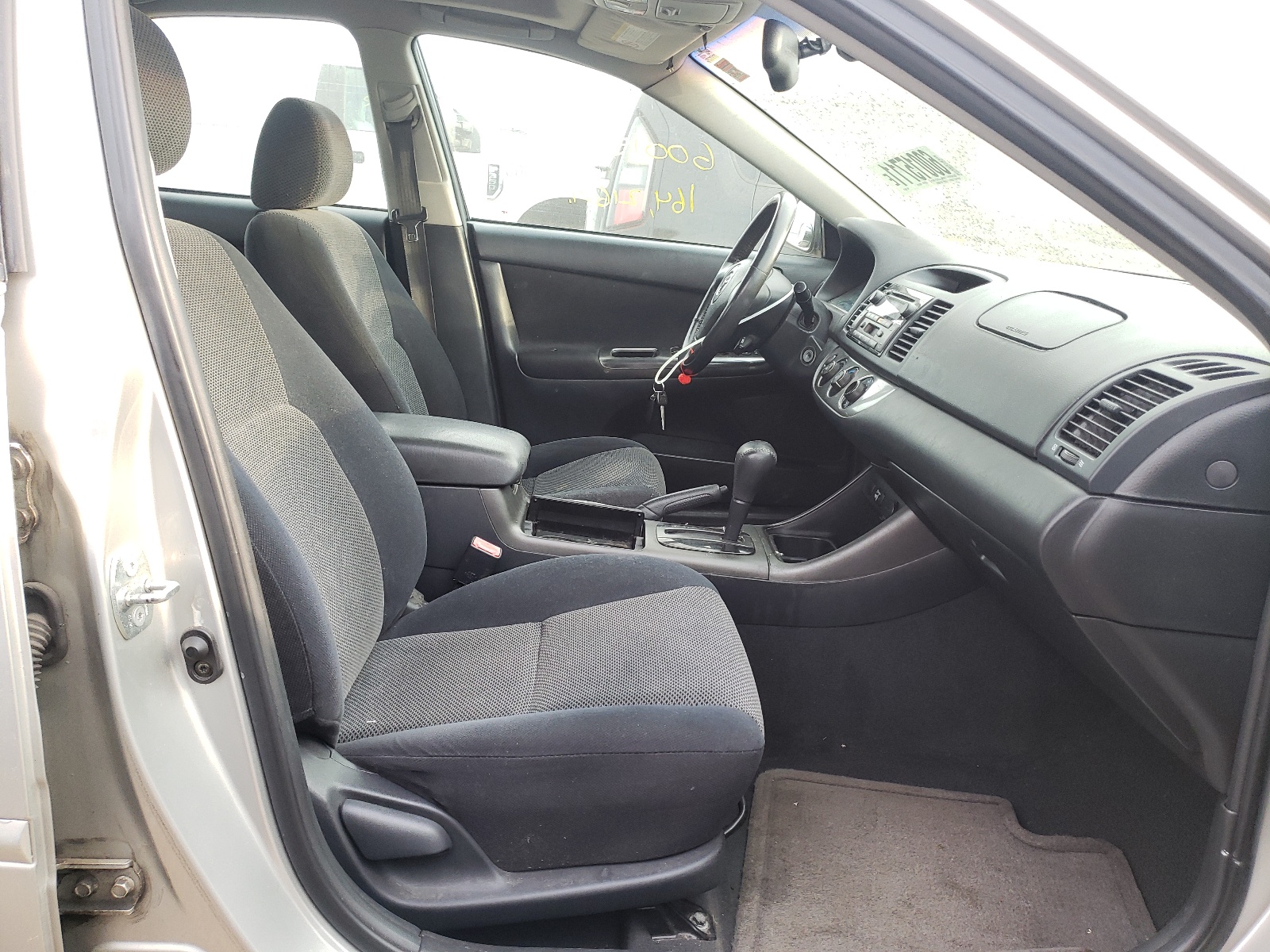 Photo 5 from auction – 2003 TOYOTA CAMRY LE with VIN 4T1BE32K53U238574